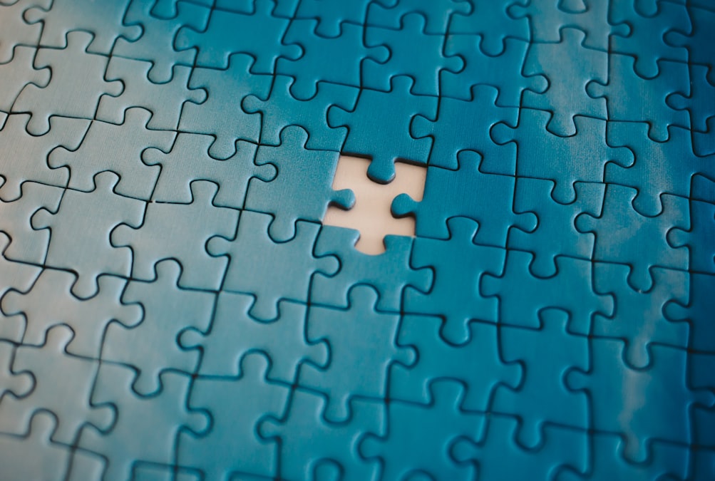 一片が欠けたパズル（イメージ）