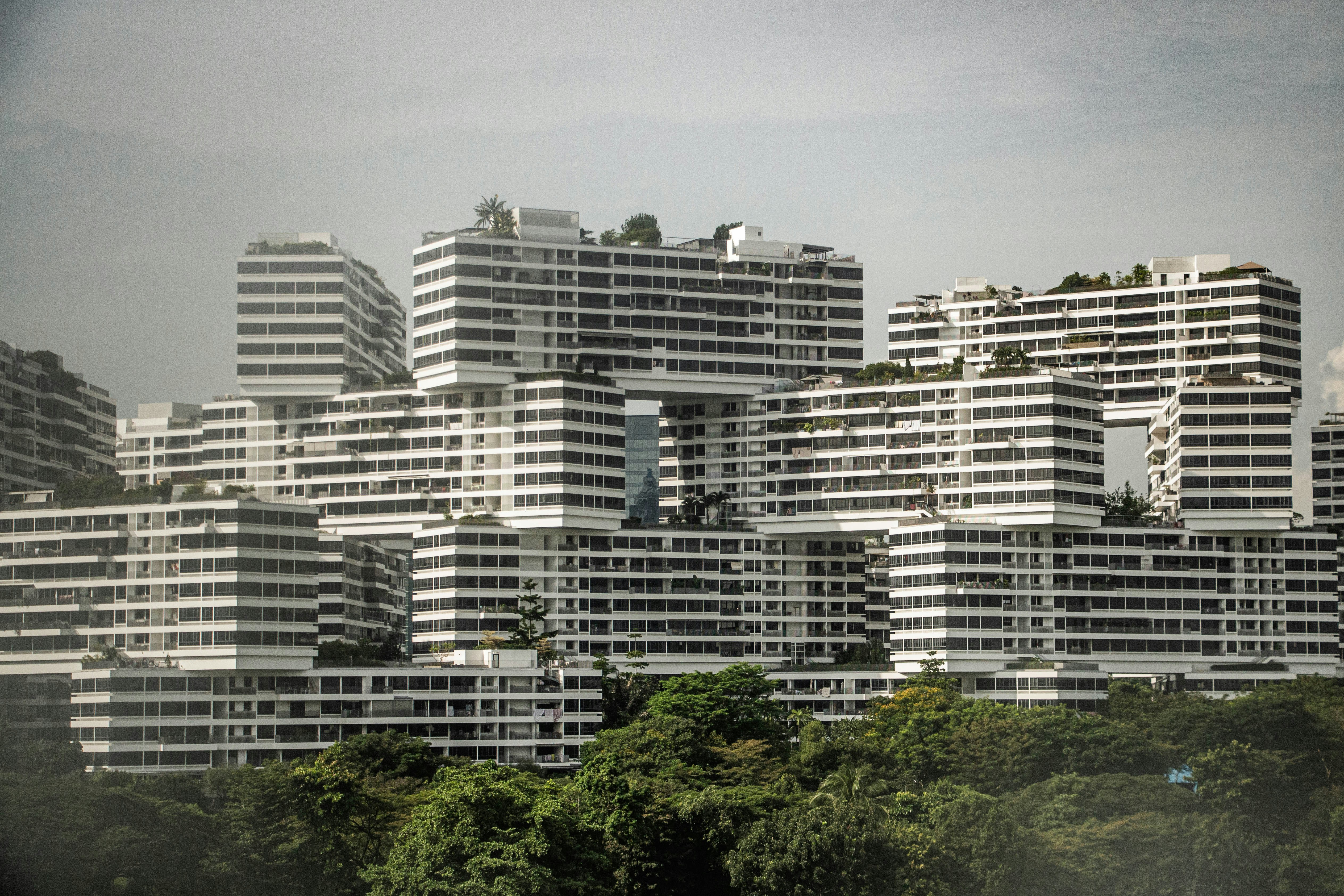 photo 1730819852720 cf8a9c422ba6?crop=entropy&cs=tinysrgb&fit=max&fm=jpg&ixid=M3w0NTA4MTl8MHwxfHNlYXJjaHwyfHxTaW5nYXBvcmUlMjByZXNpZGVudGlhbCUyMHByb3BlcnR5fGVufDB8MHx8fDE3NTA3MzQyNzR8MA&ixlib=rb 4.1