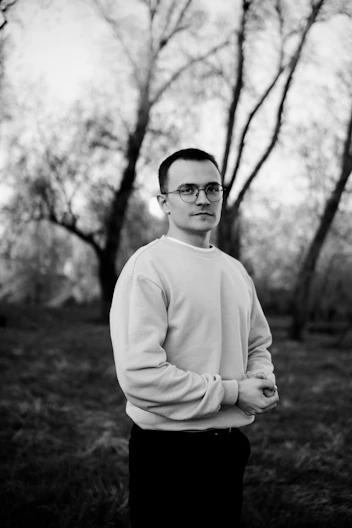 A black and white photo of a man wearing glasses