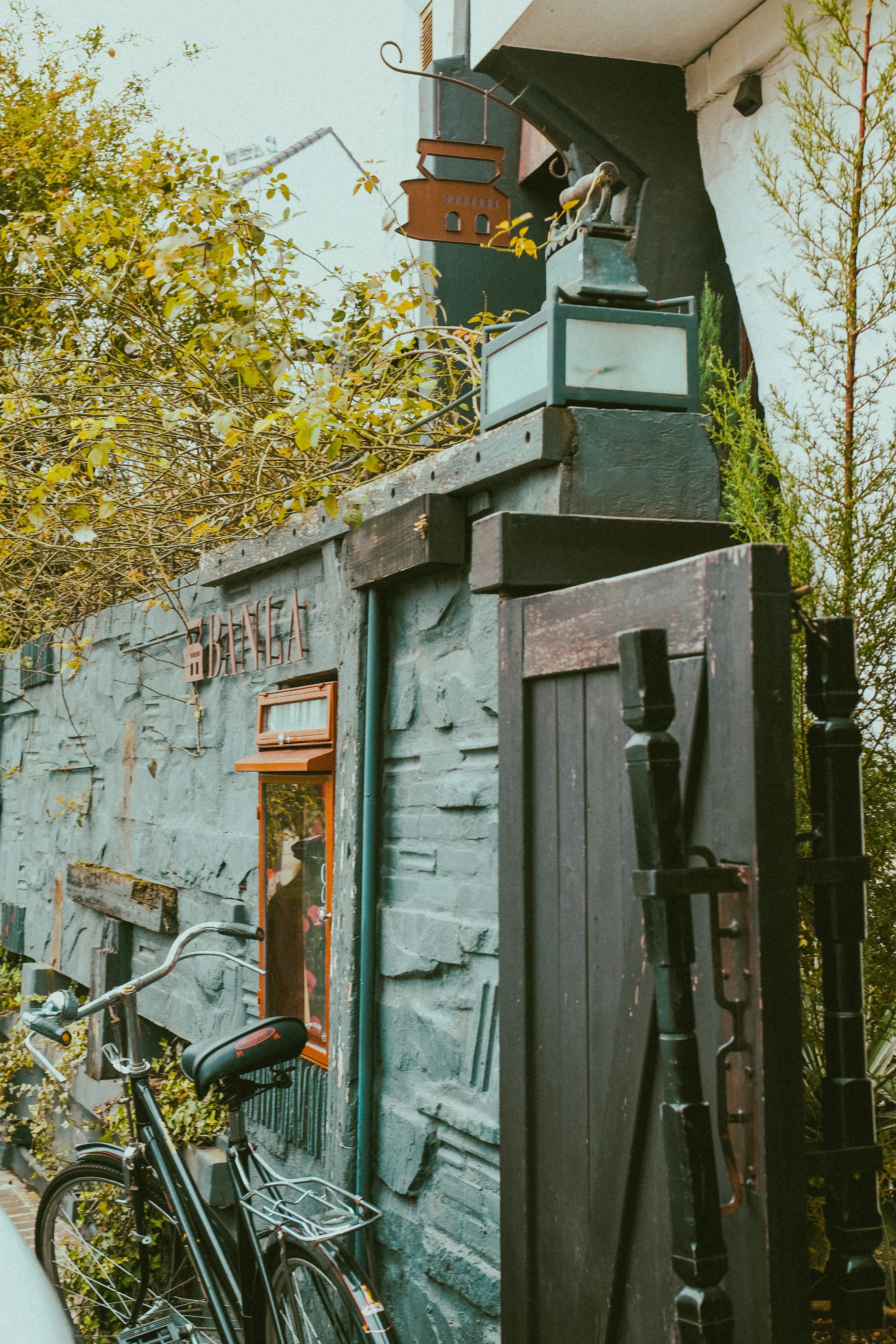 Camping gear storage box, ilustrasi artikel Conquer the Elements: The Best Weather-Resistant Storage Bins for Your Camping Adventures 9