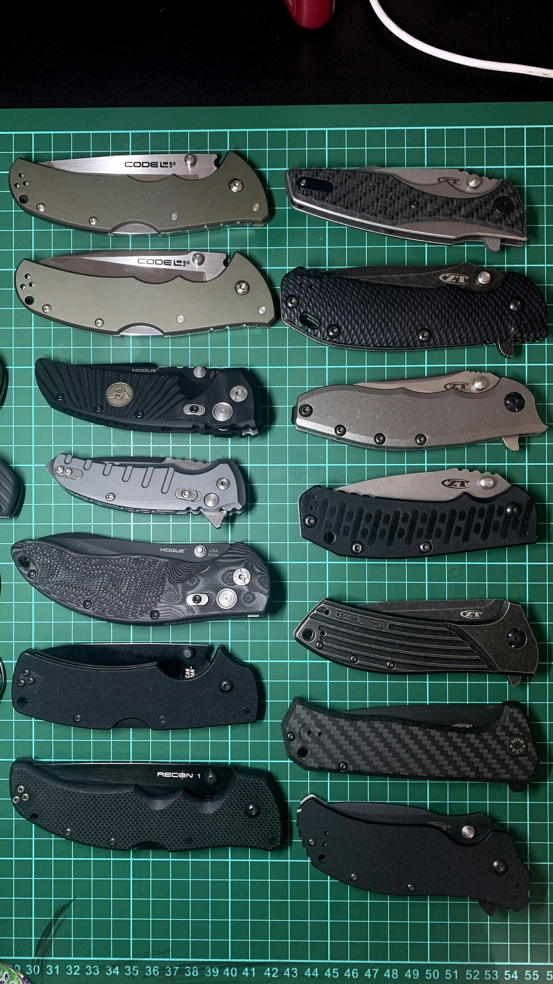 A bunch of knives sitting on top of a cutting board