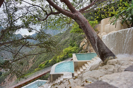 Pozas de agua de las Grutas de Tolantongo, México.