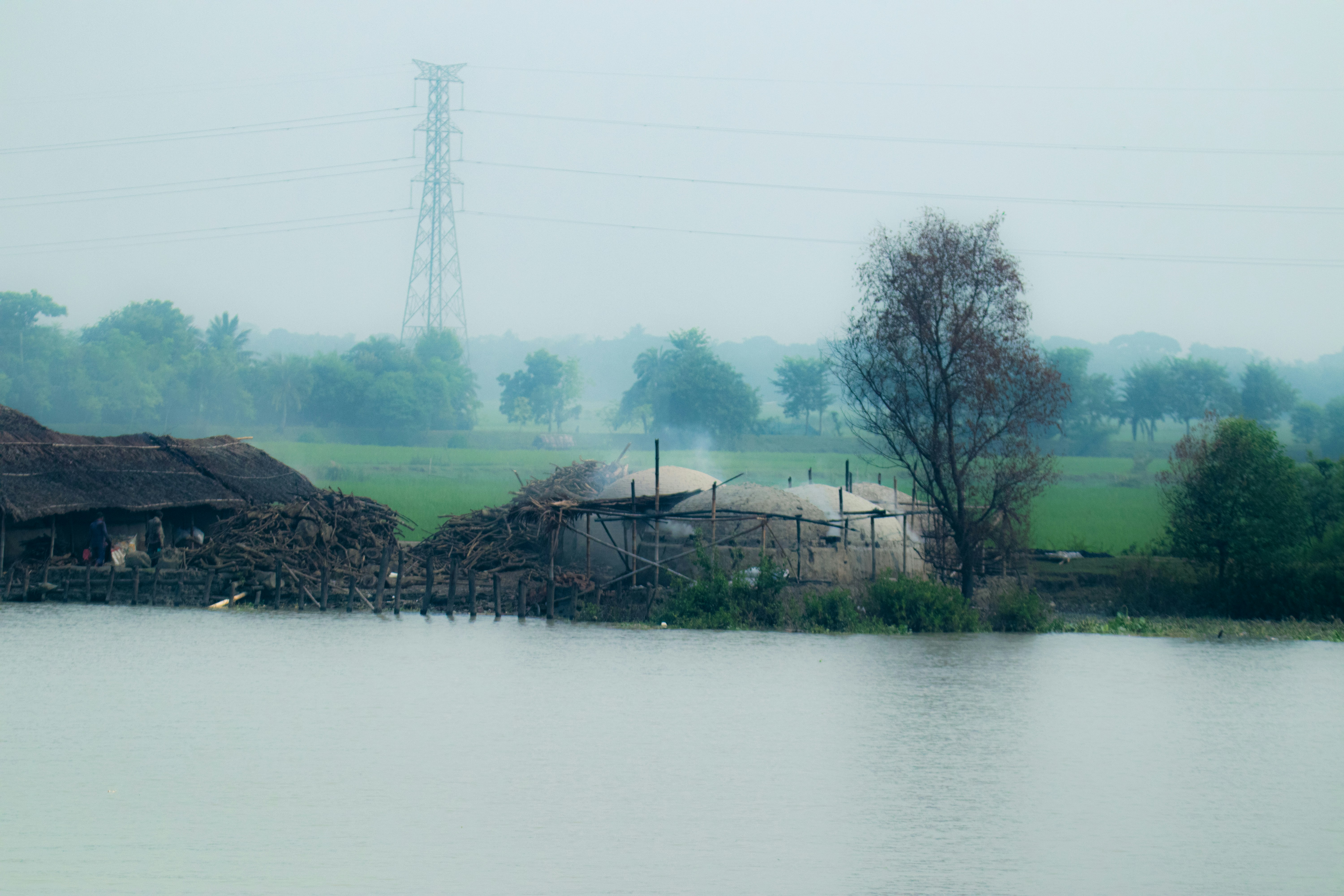 A large body of water with houses on it