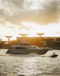 A white boat in a body of water