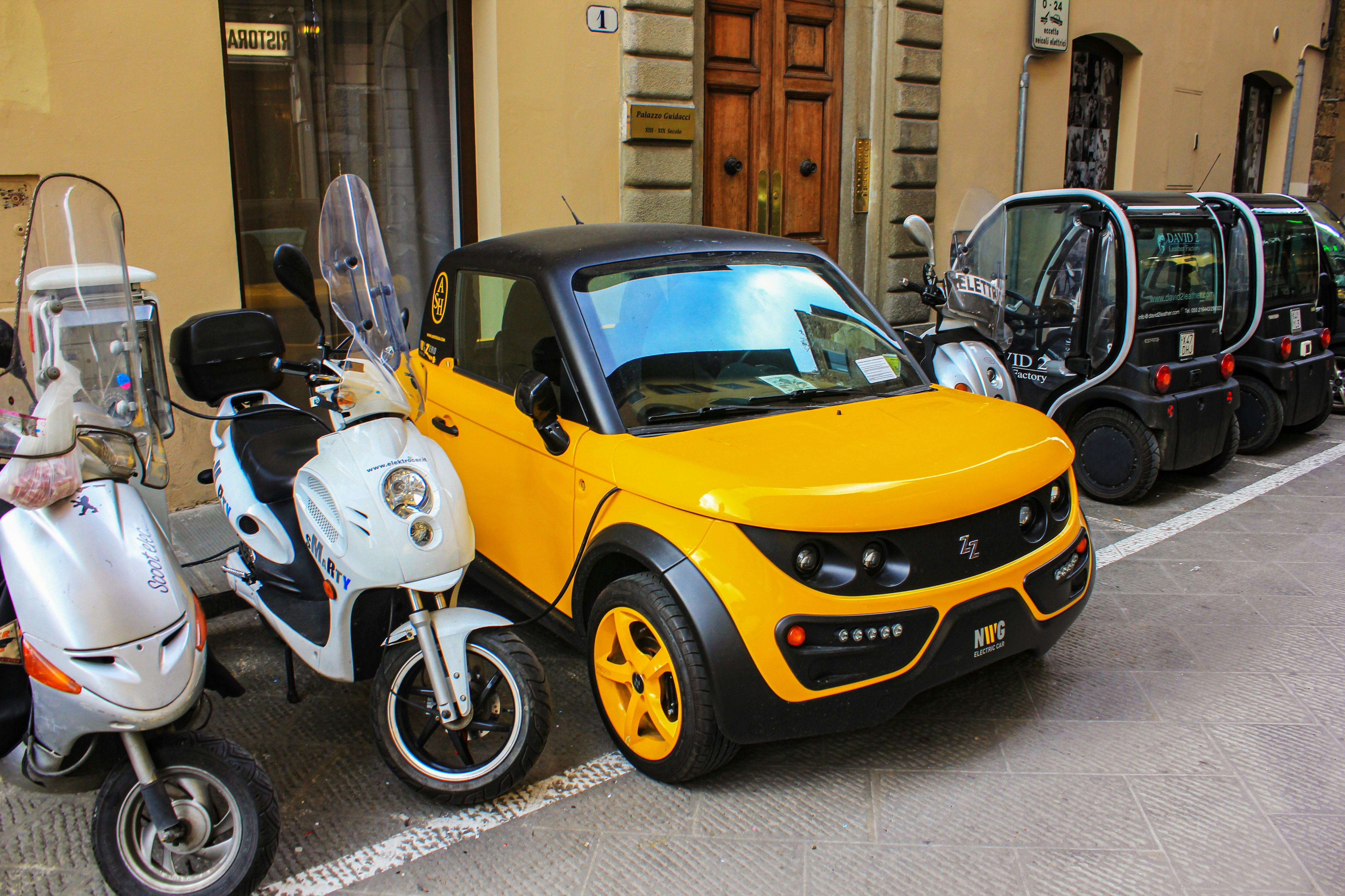 Unpacking Electric Mopeds: Hybrid Technology and Future Trends
