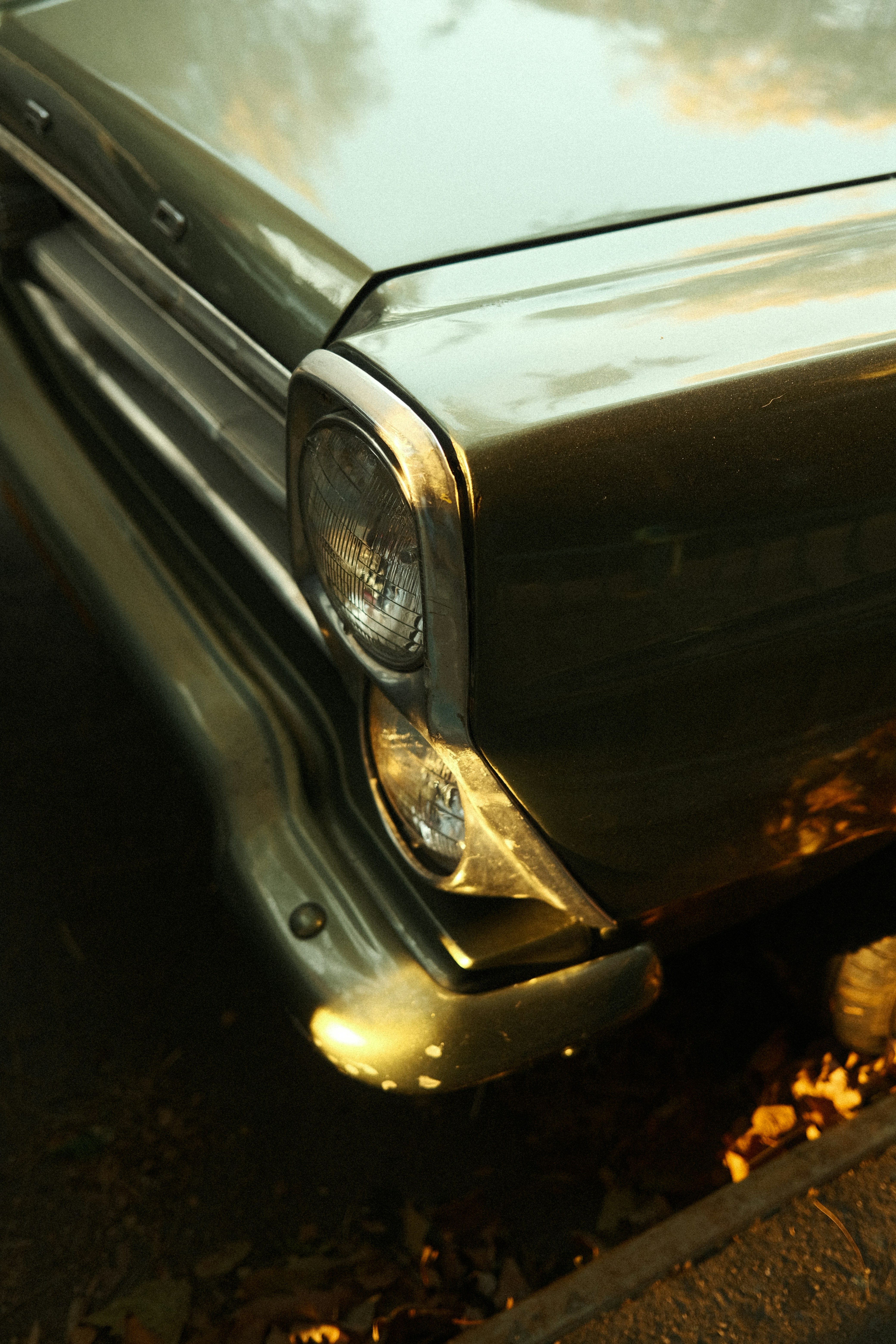 sunset road car, ilustrasi artikel Golden Hour Glow: Stunning Car Photography Backgrounds 9