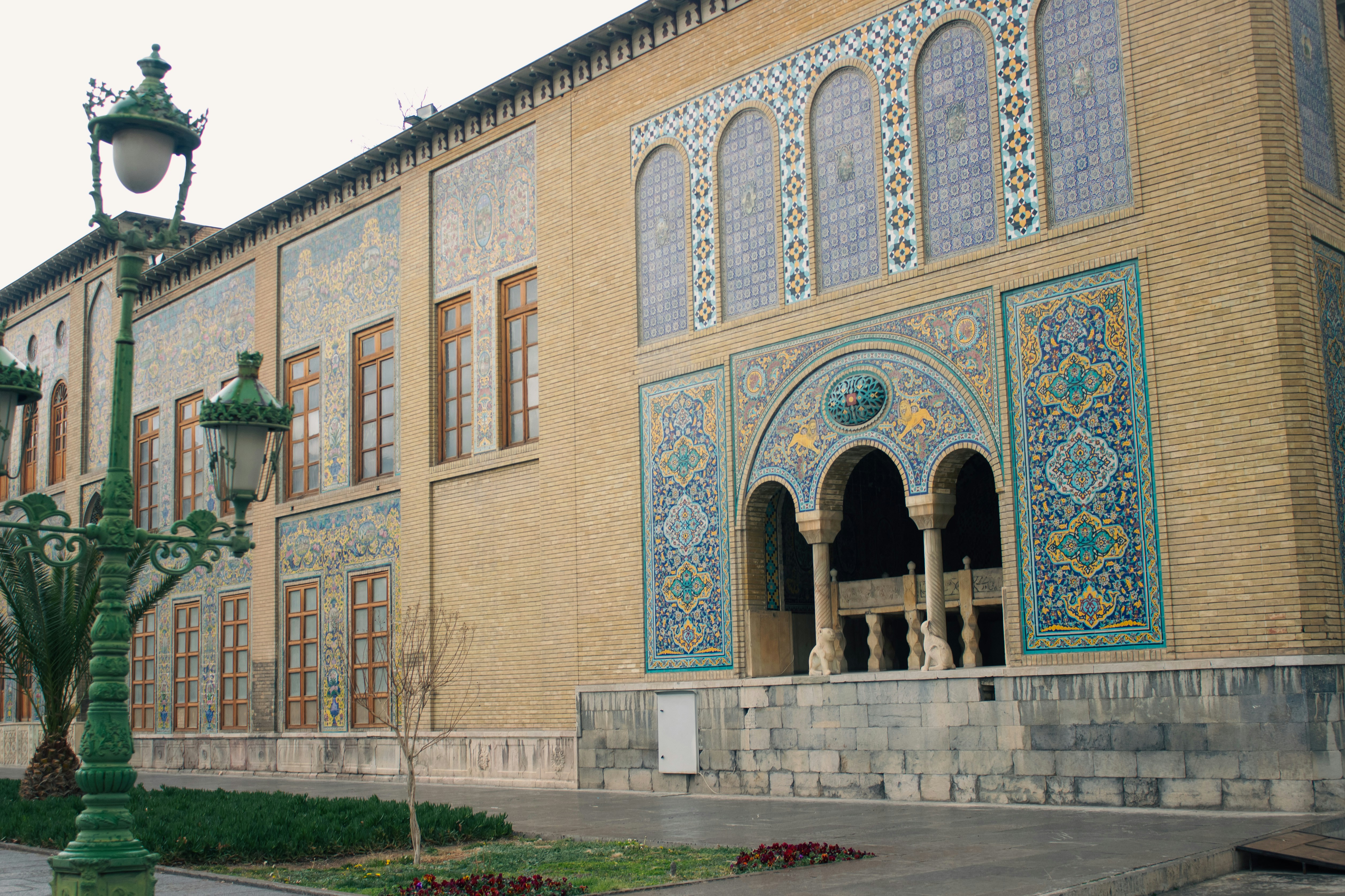 A large building with a lamp post in front of it