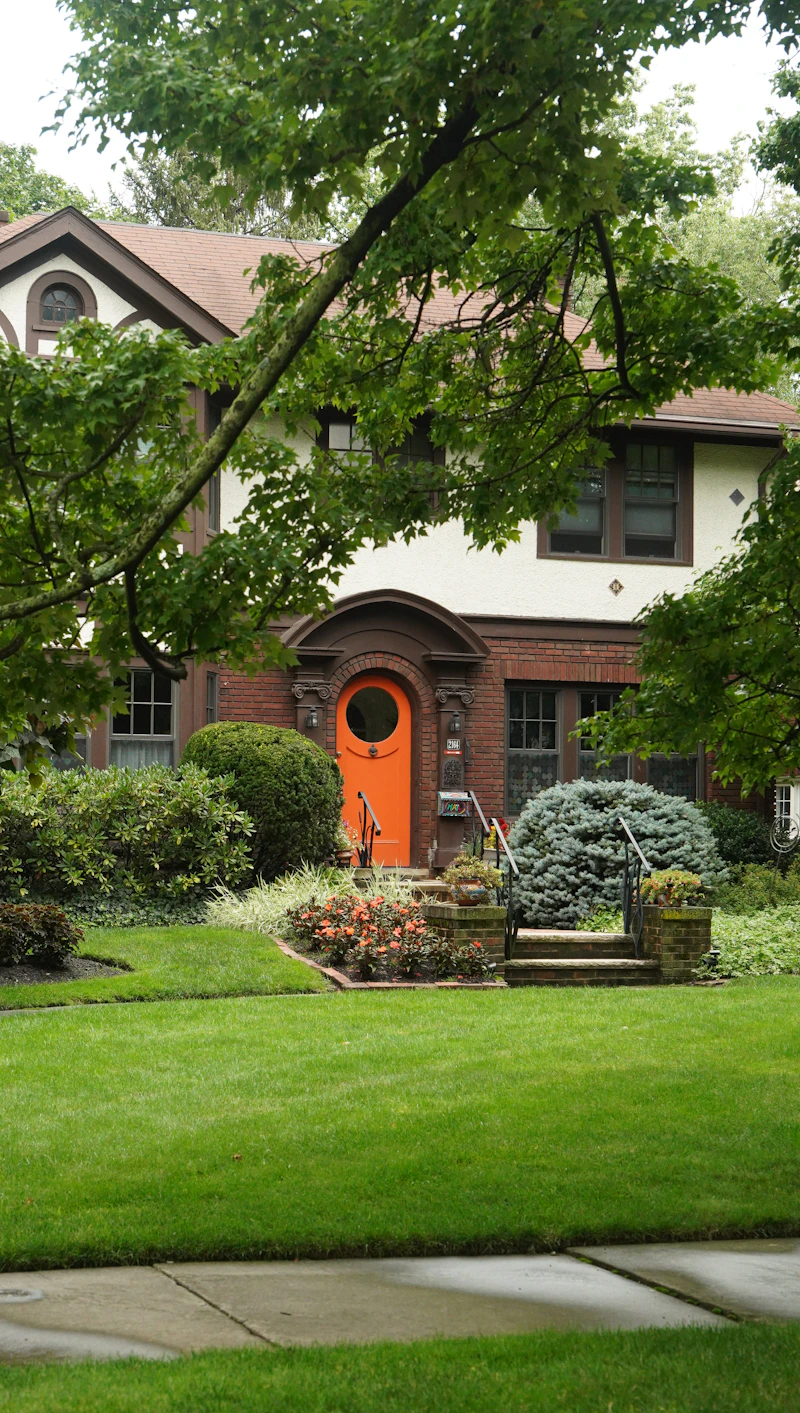 Well-maintained brick colonial home in Clarendon Hills, Illinois