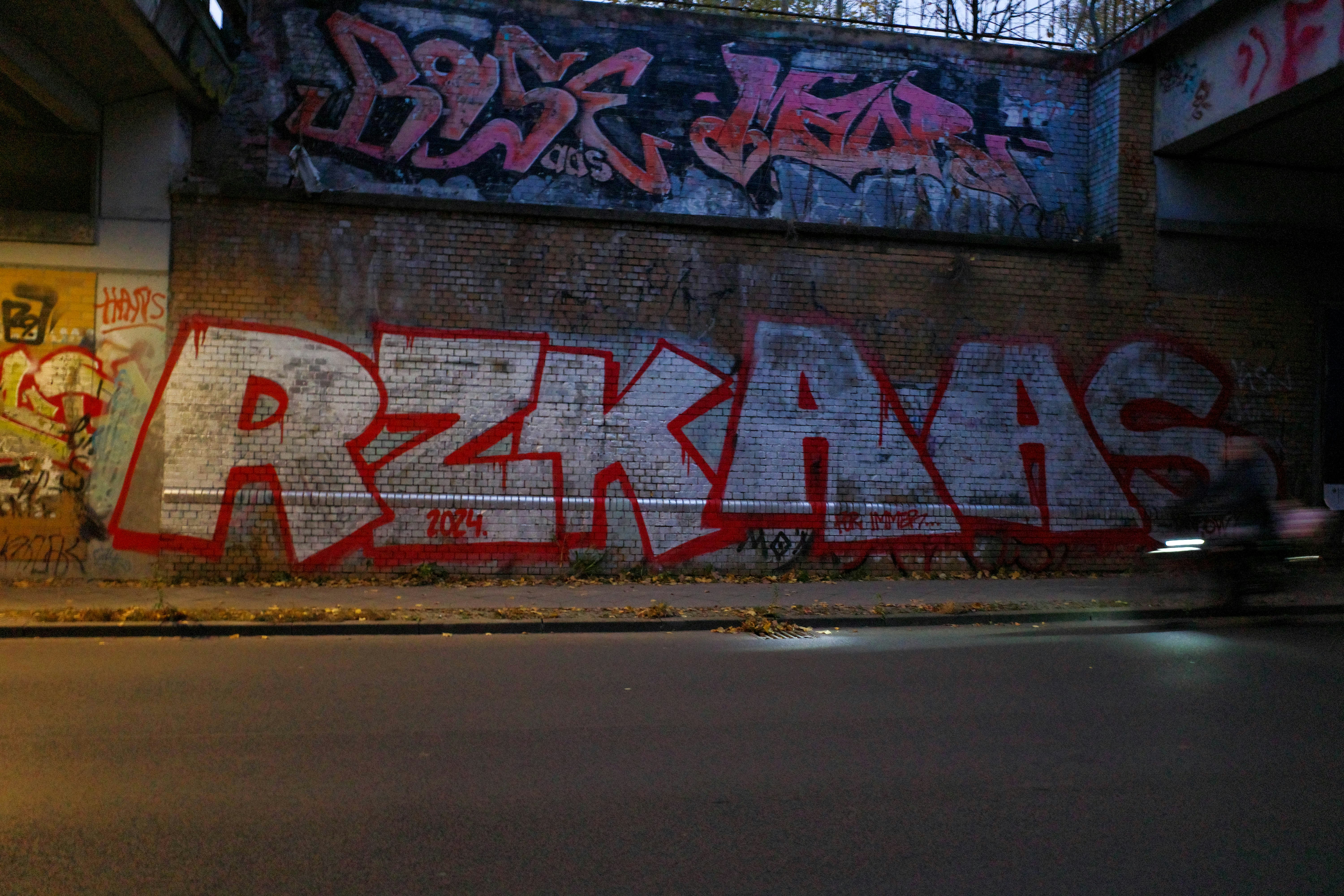 photo-1731261061263-31a9daedbbe9?ixid=M3wxMjA3fDB8MXxzZWFyY2h8MXx8a3JhMjMlMjBhdHxlbnwwfHx8fDE3NzA5MzAxMjJ8MA\u0026ixlib=rb-4.1.0