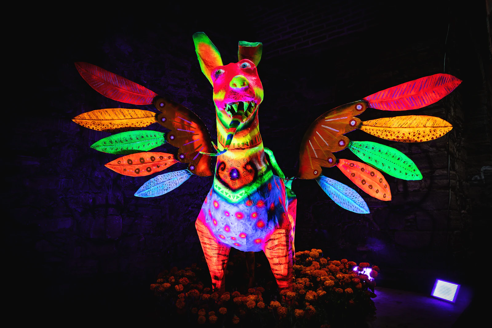 Alebrije de colores con alas