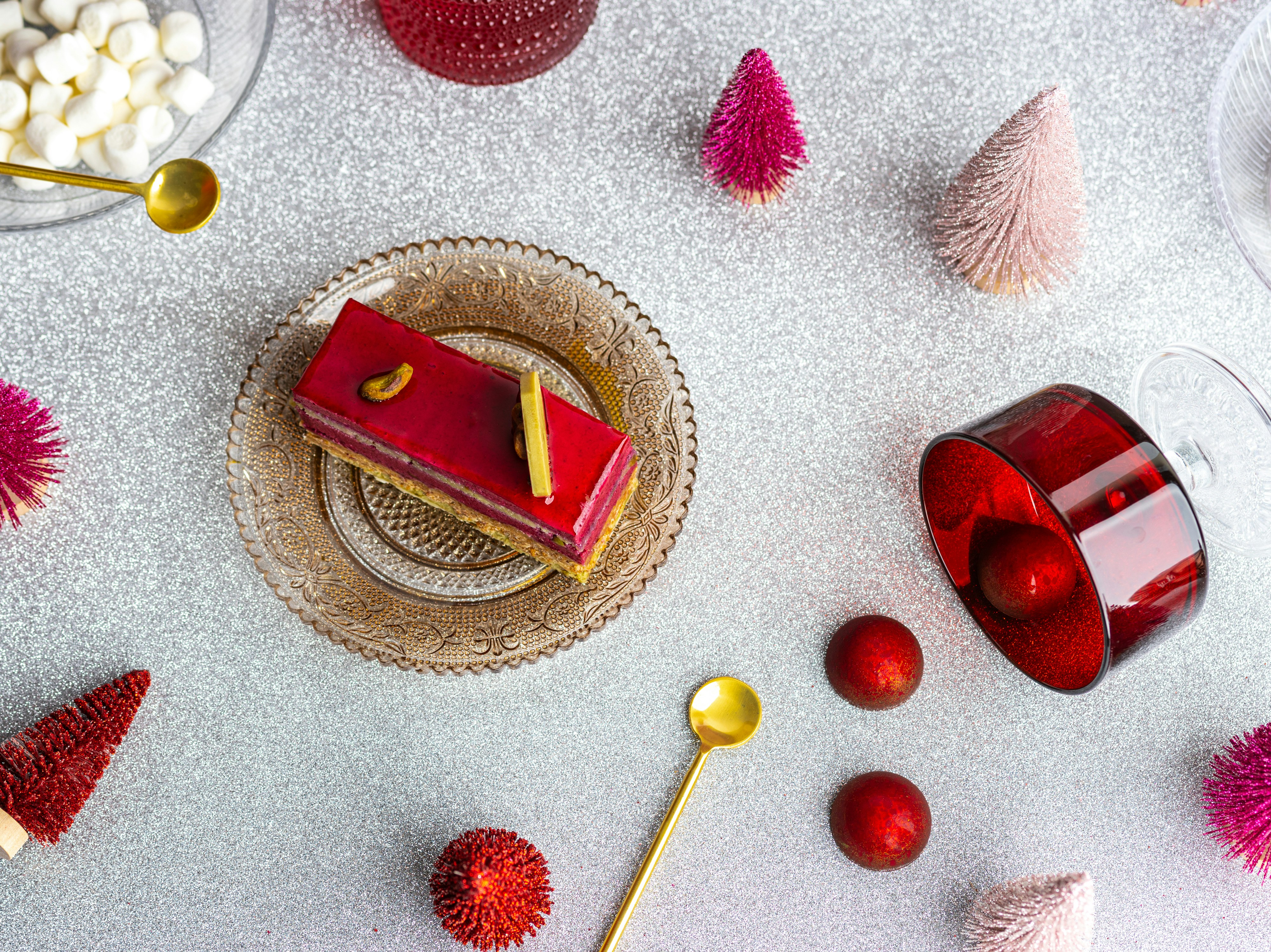 A table topped with lots of different types of desserts