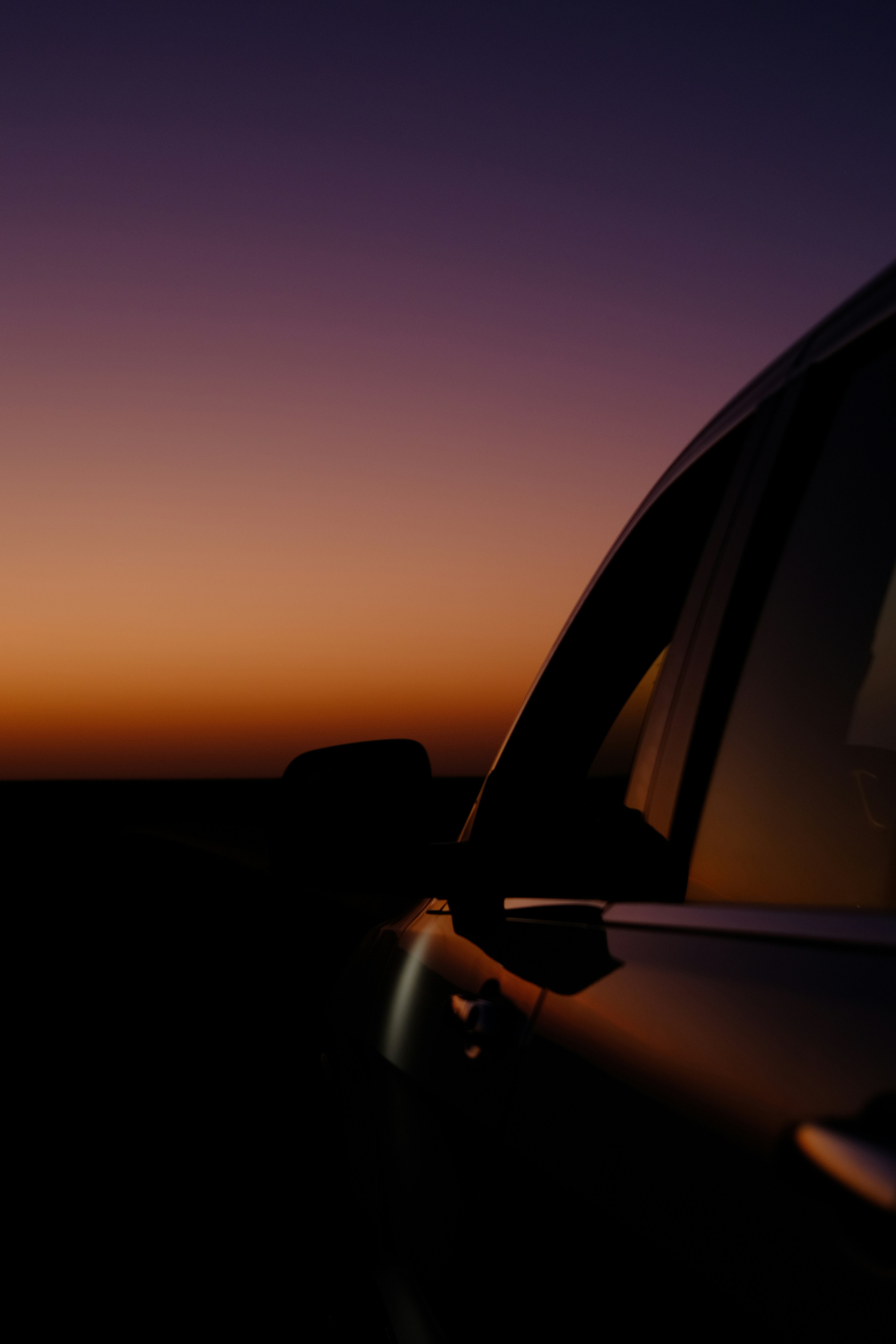 sunset car silhouette, silhouette vehicle sunset, car wallpaper sunset, beautiful car silhouette, ilustrasi artikel Stunning Silhouette Car Wallpapers at Sunset 4
