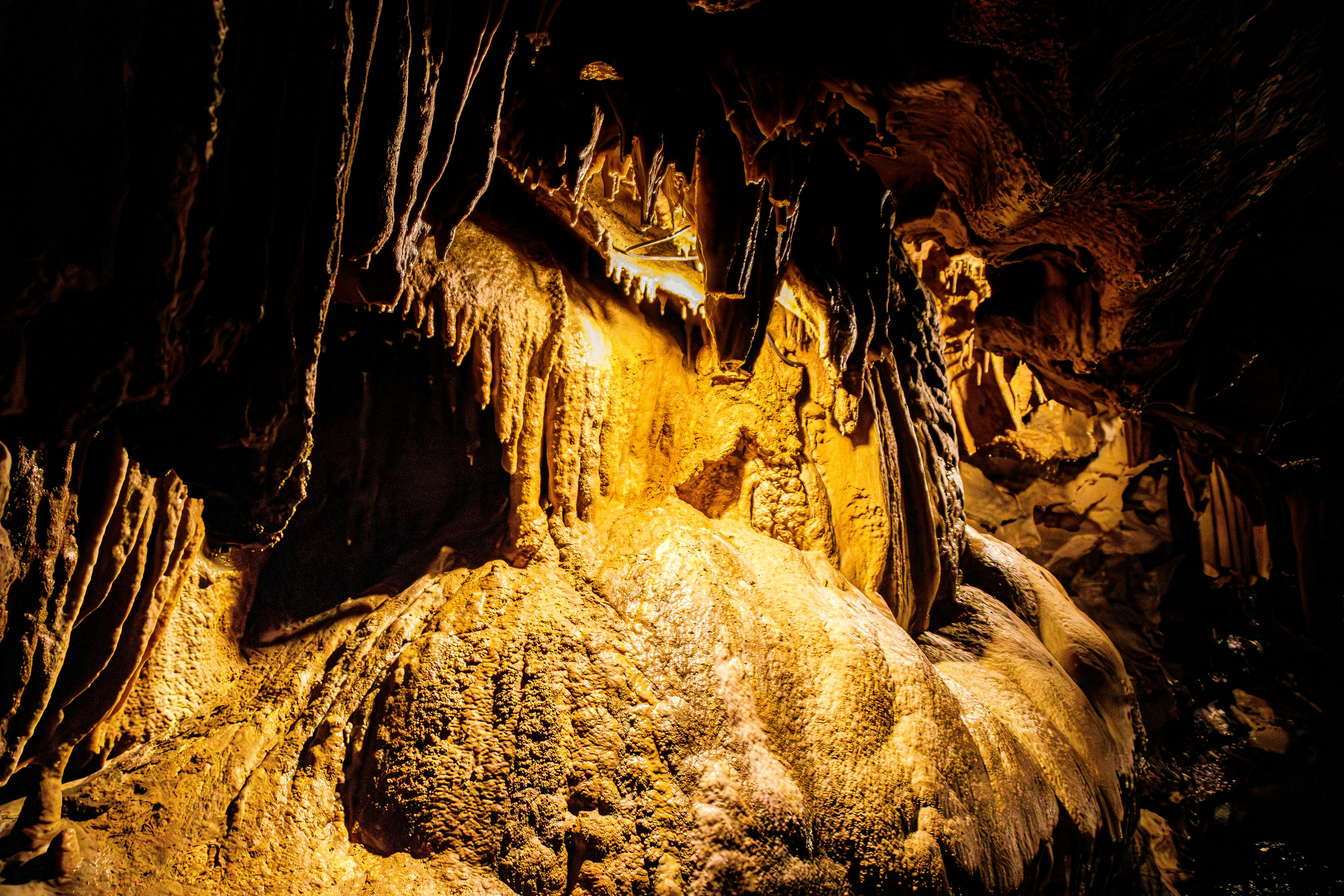 A cave filled with lots of cave like formations