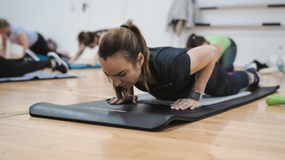 Pilates su tappetino per migliorare postura, core stability e consapevolezza corporea