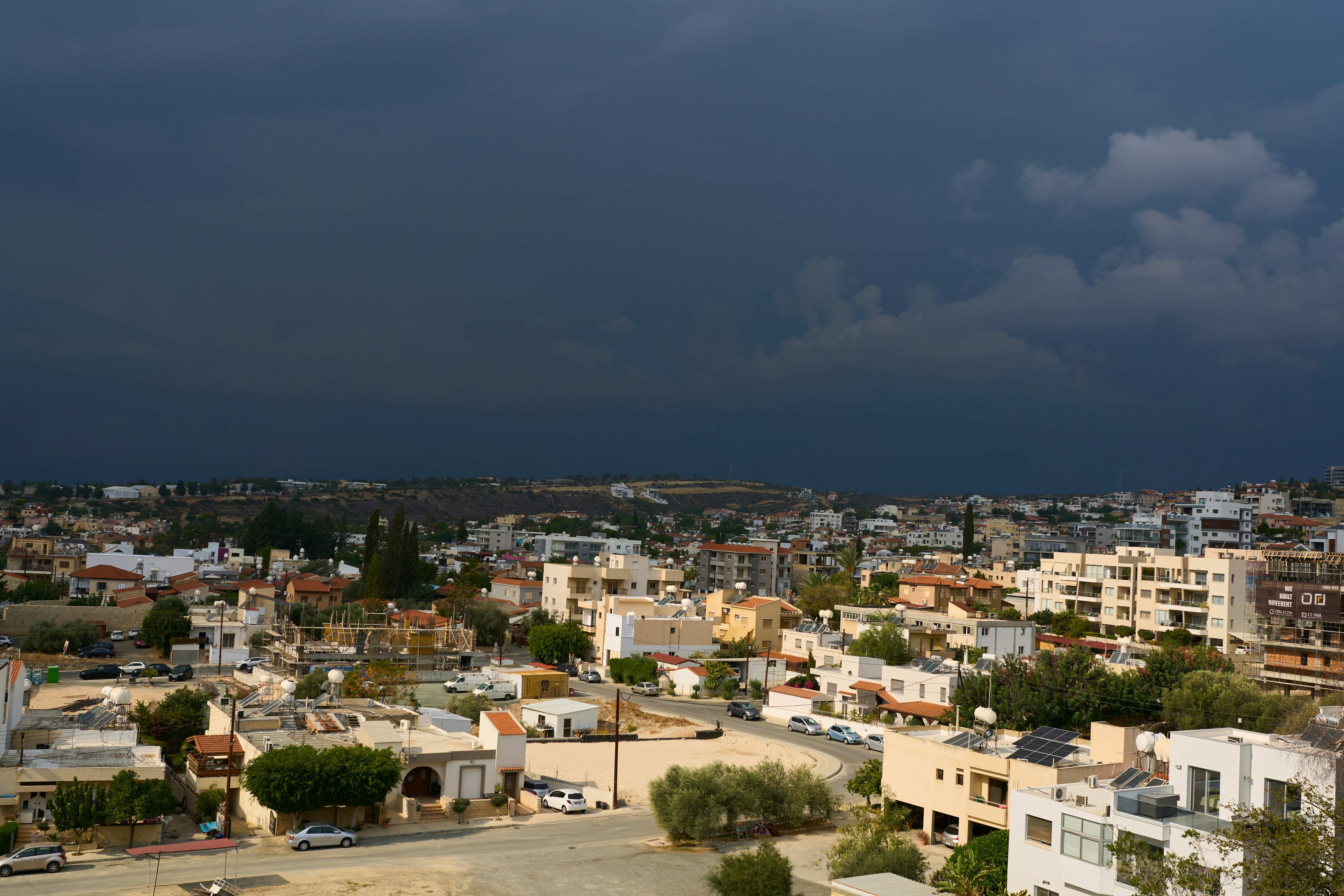 Kıbrıs'ta Şiddetli Fırtına: Hem Fayda Hem Zarar Getirdi