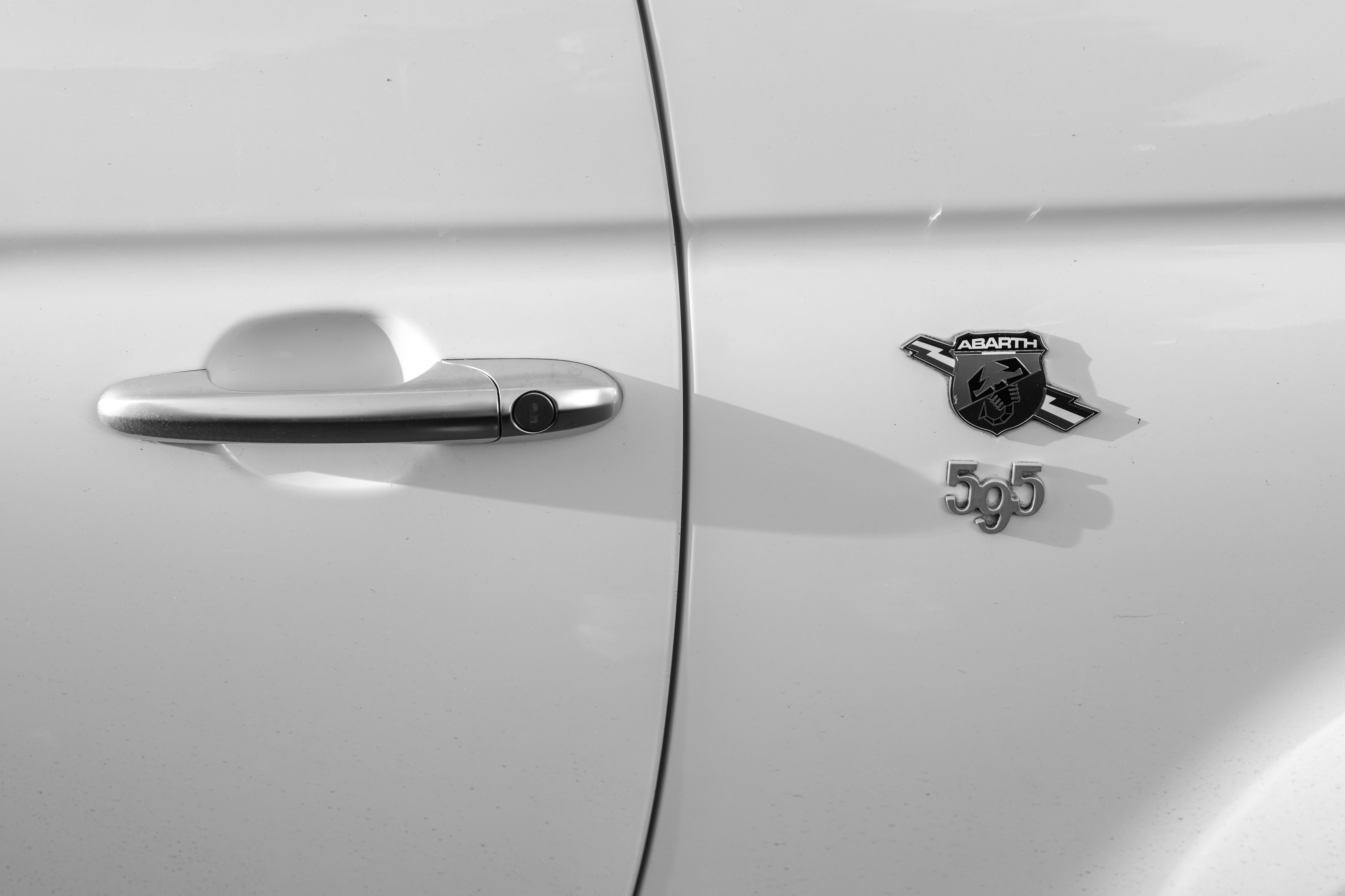 Um Close up De Uma Macaneta De Porta Em Um Carro 7gKbVk8U8rU