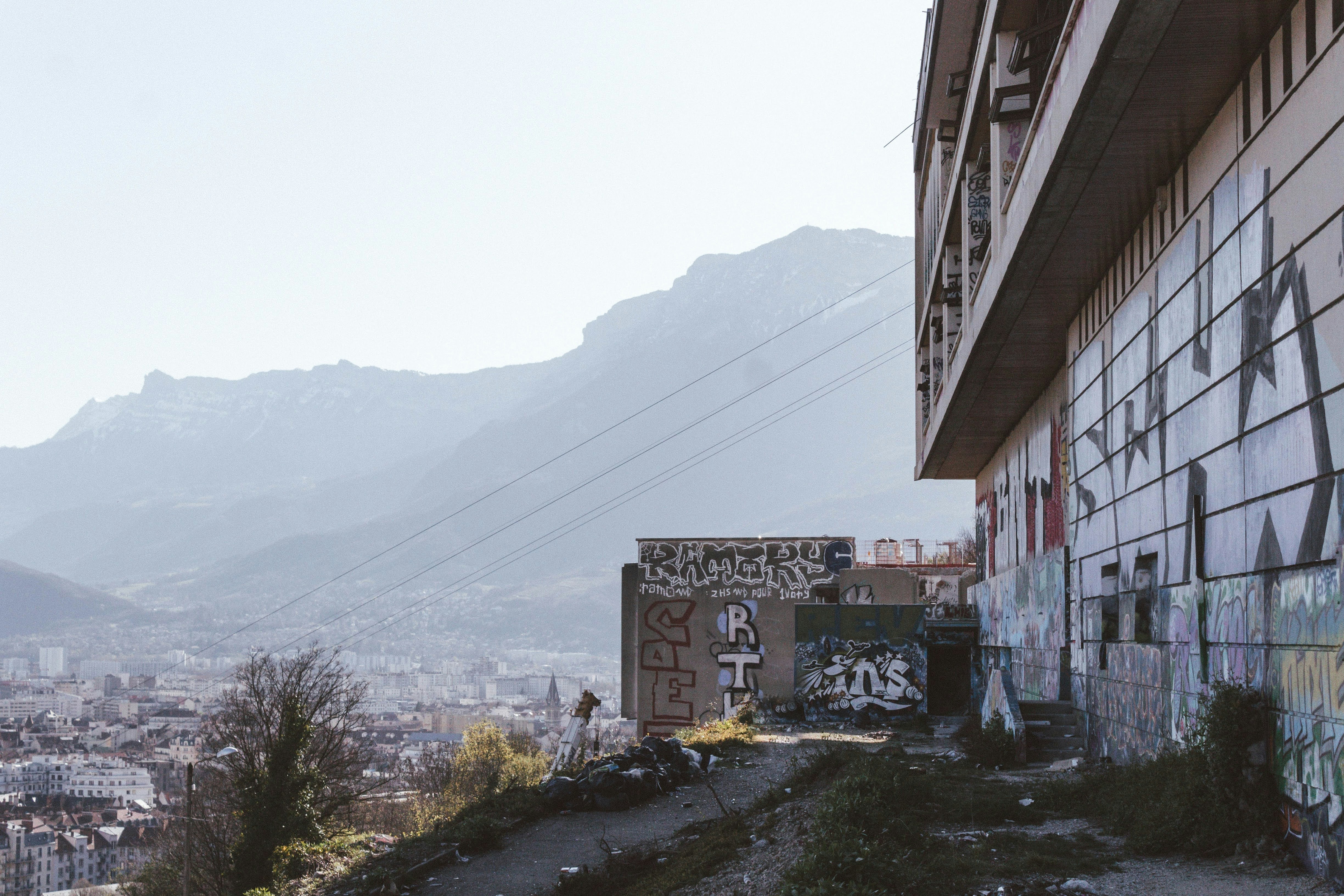 A building with graffiti on the side of it