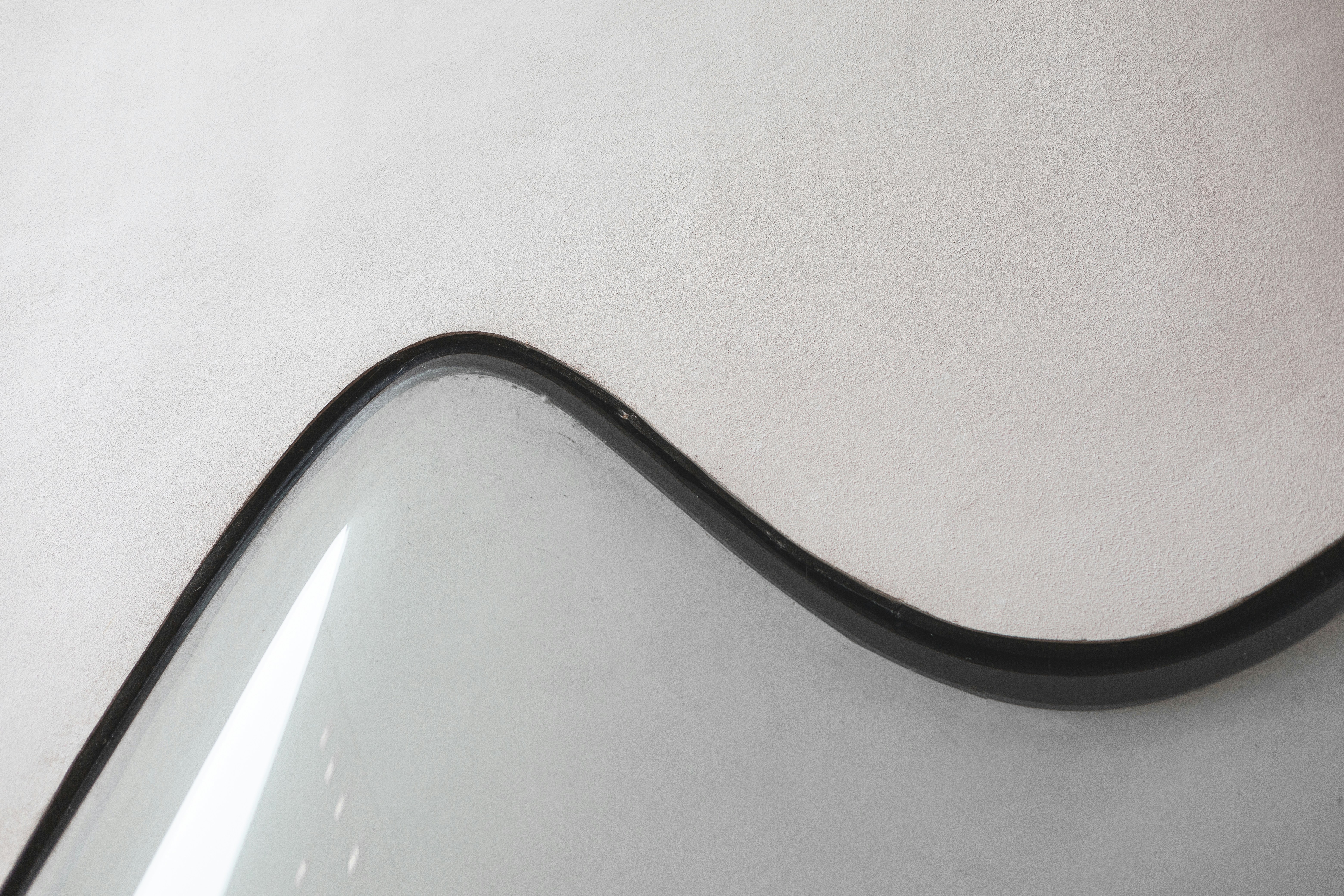 Curved glass edge with frame
