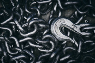 A close up of a bunch of chains