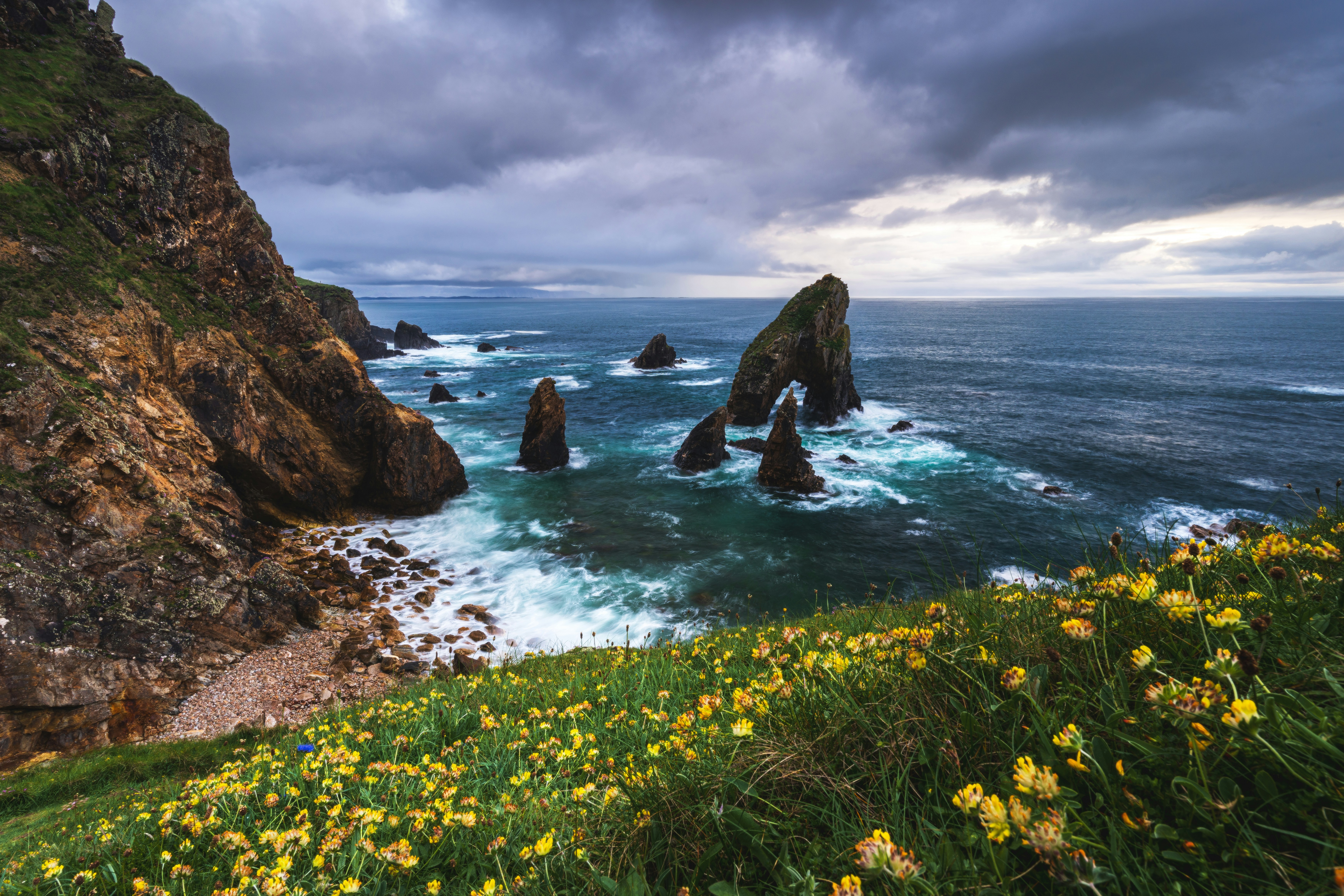 A view of the ocean from a cliff