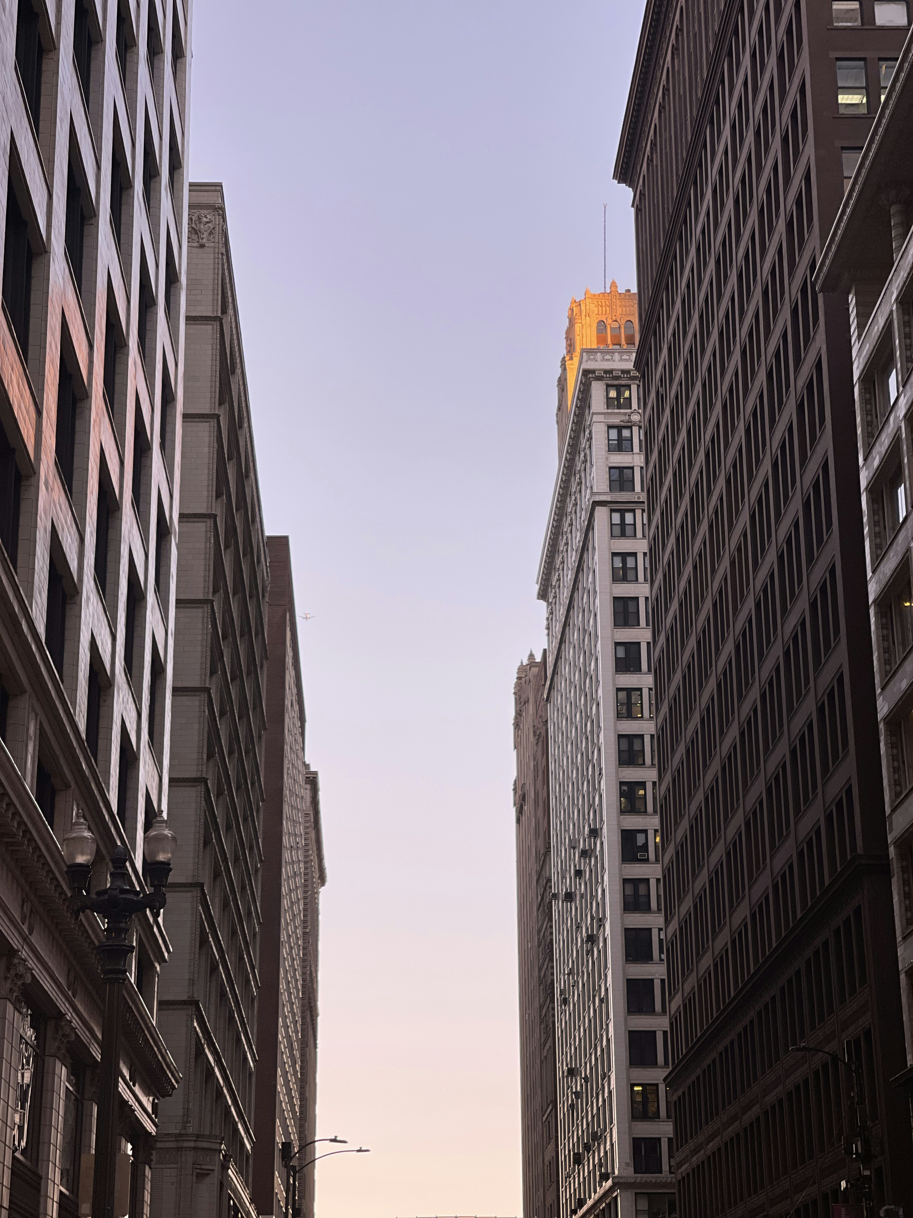 A city street filled with tall buildings and traffic