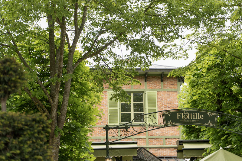 Best Pet-Friendly Hotels and Stays in Versailles for Travelers With Furry Companions