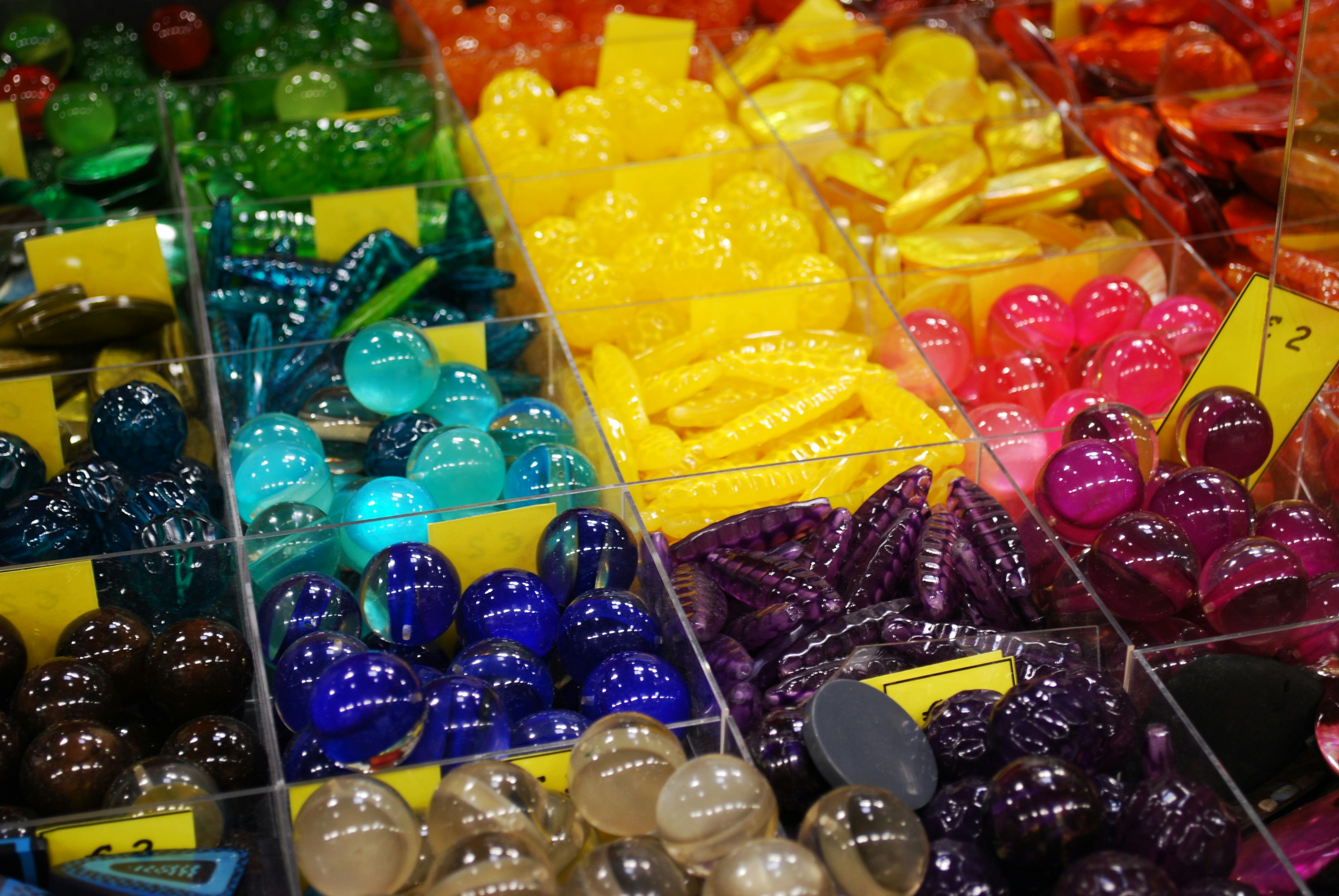 colorful bead patterns, wallpaper, Bead Crafts for Adults: Creative Projects & Techniques 5