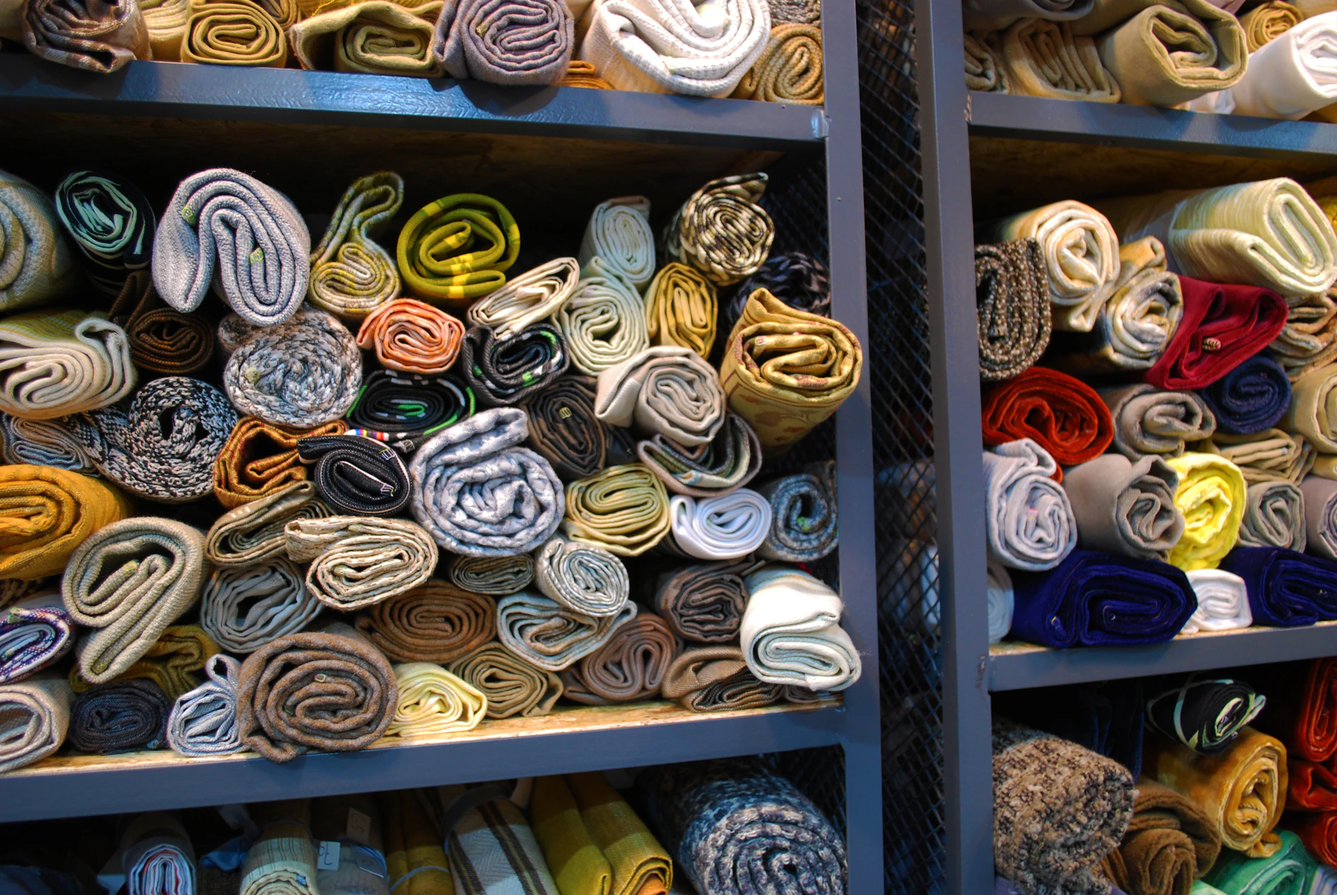 A rack filled with lots of different colored ties