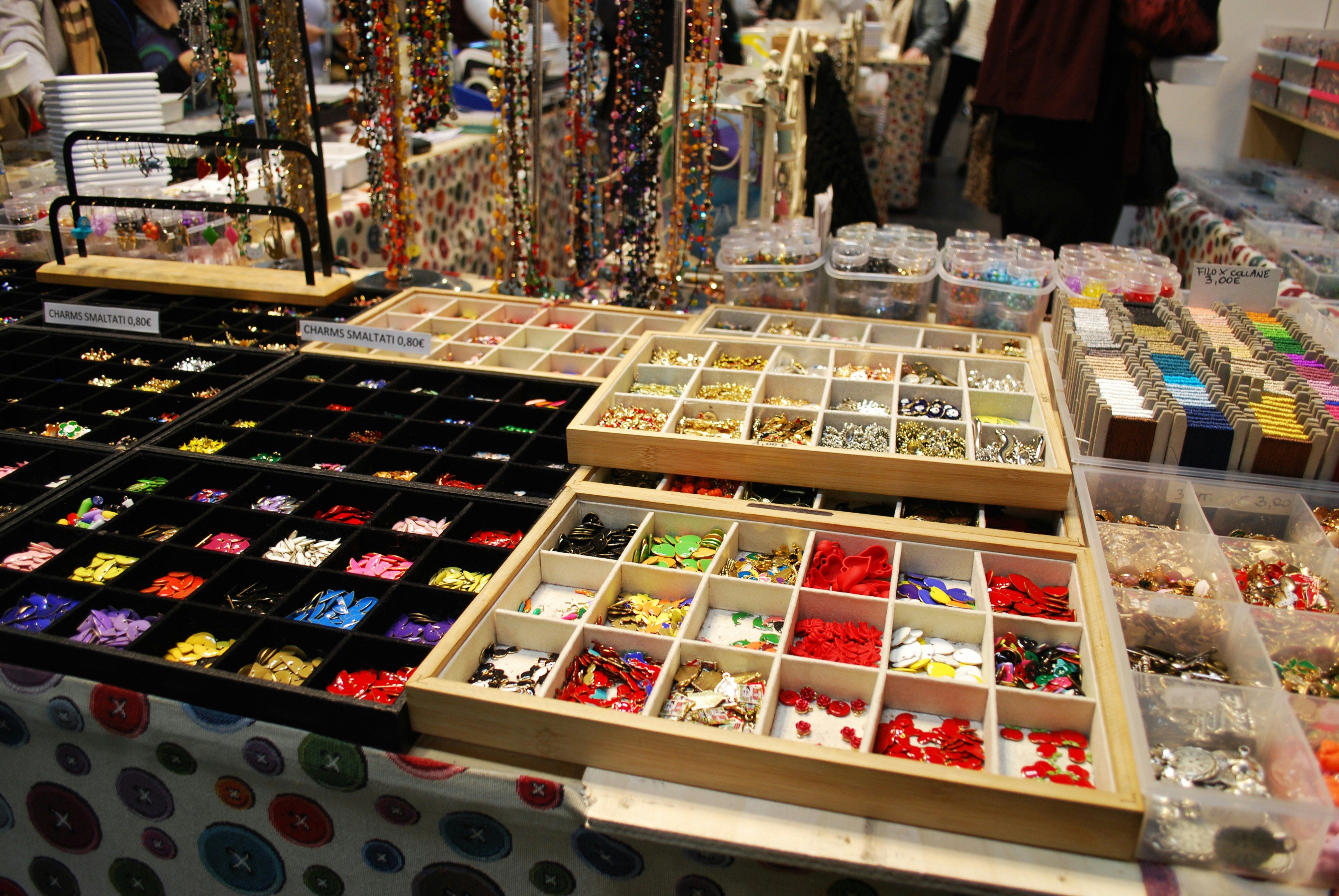 colorful bead patterns, wallpaper, Bead Crafts for Adults: Creative Projects & Techniques 4