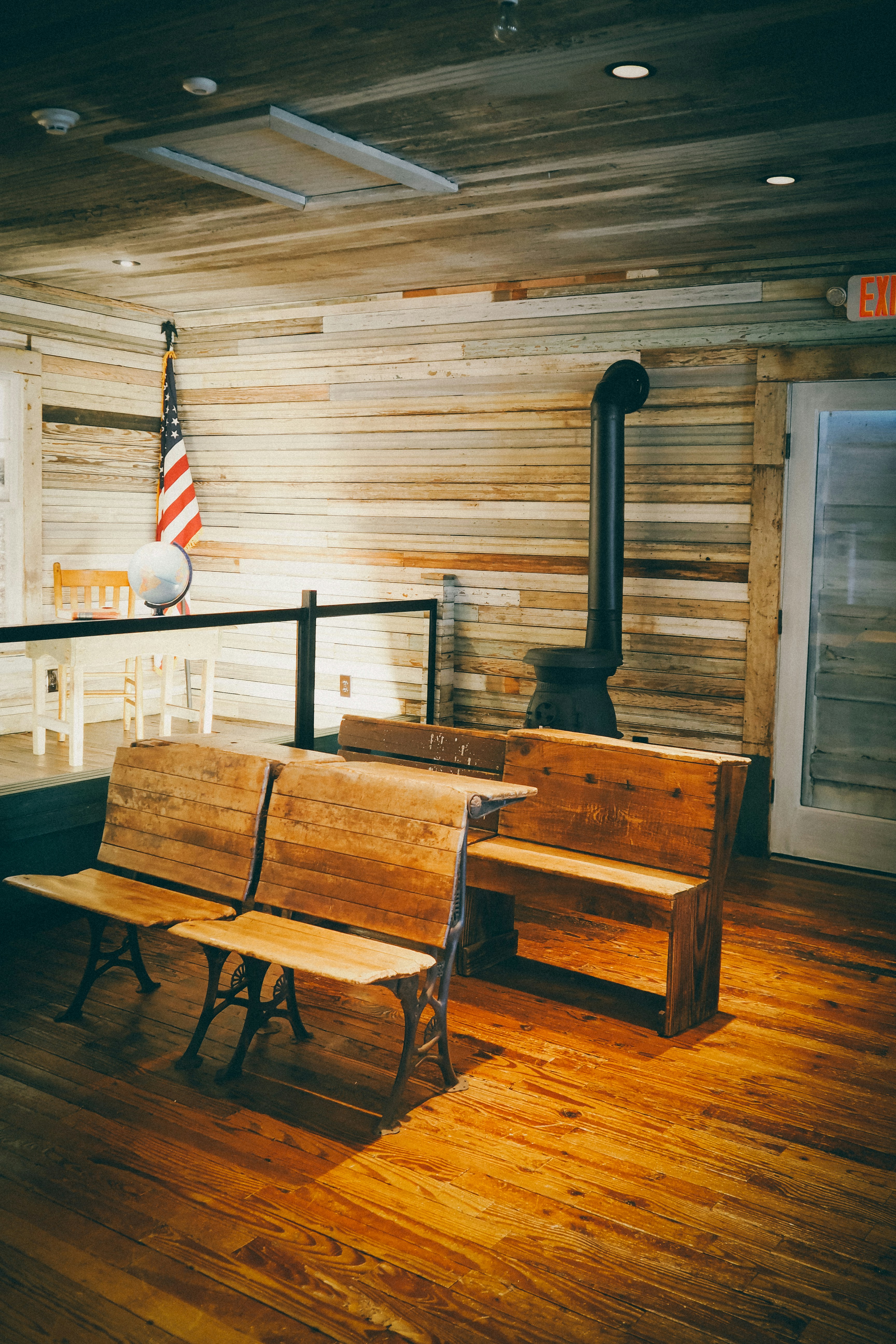 rustic cabin gym interior, wallpaper, Best Rustic Area Rugs for Home Gym: Style Meets Function 3