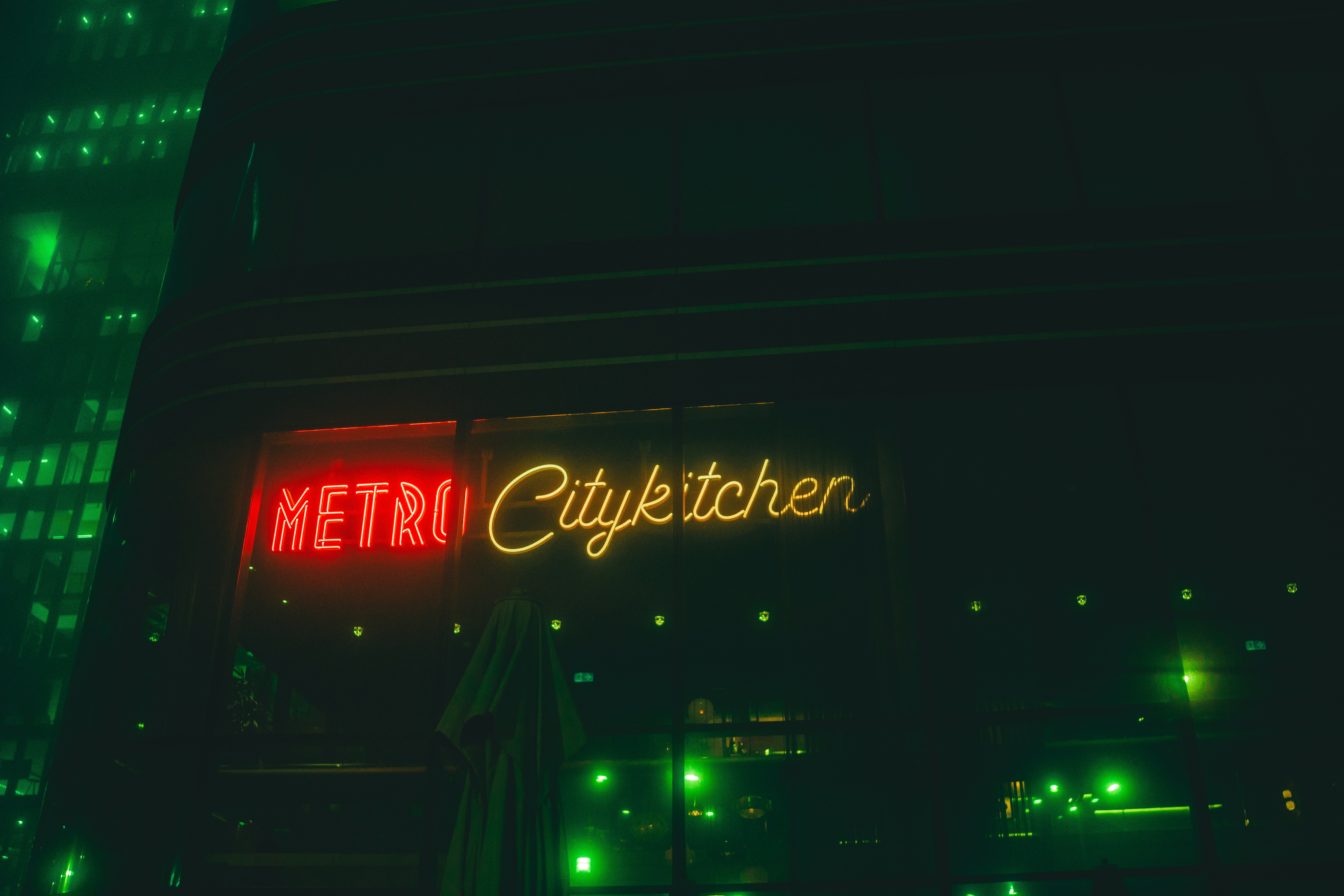 photo-1731514498453-b52c92a1c758?ixid=M3wxMjA3fDB8MXxzZWFyY2h8MTF8fGNoYXQlMjBodWJ8ZW58MHx8fHwxNzU3MDg2MTQ5fDA\u0026ixlib=rb-4.1.0