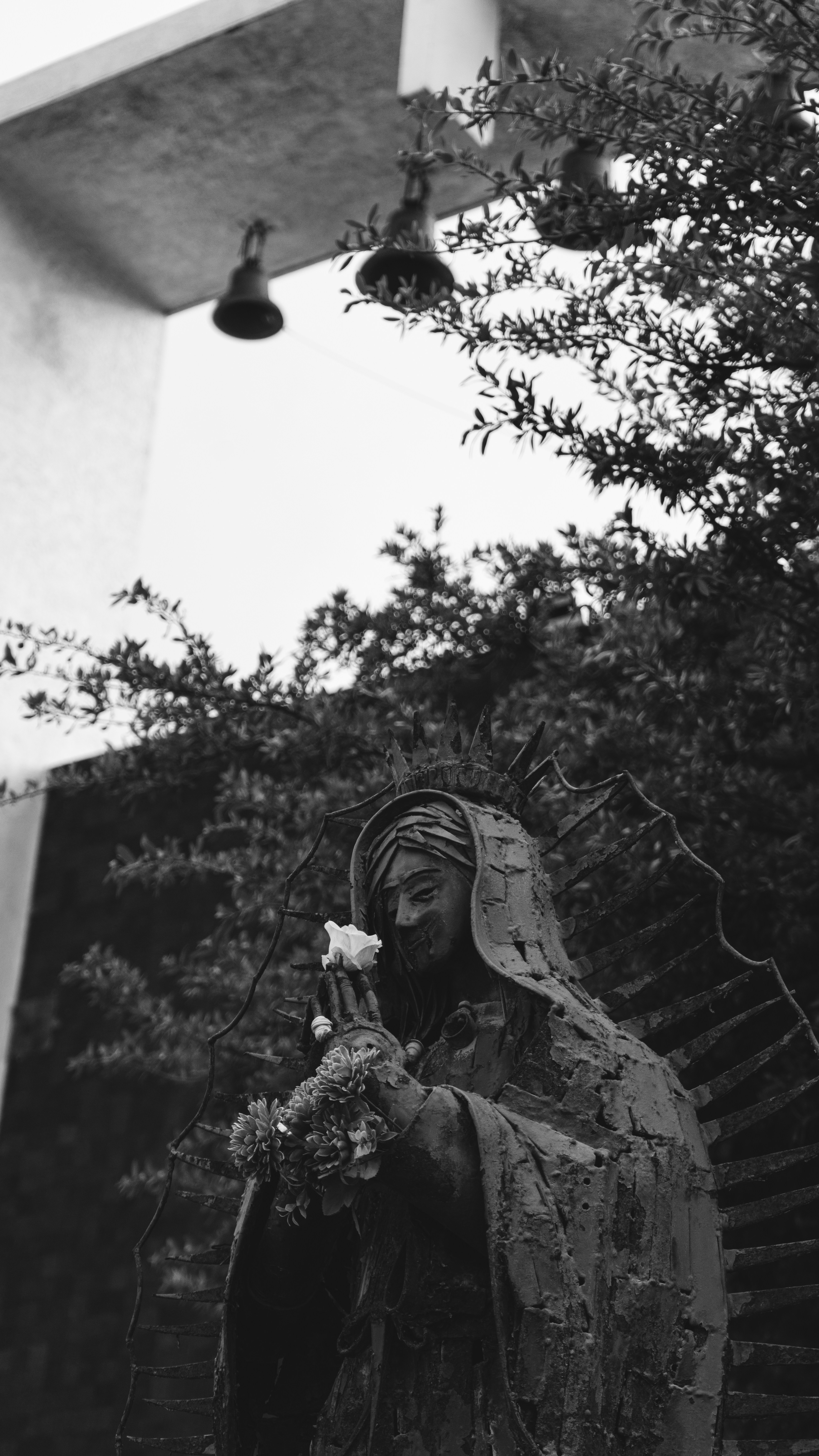 A black and white photo of a statue