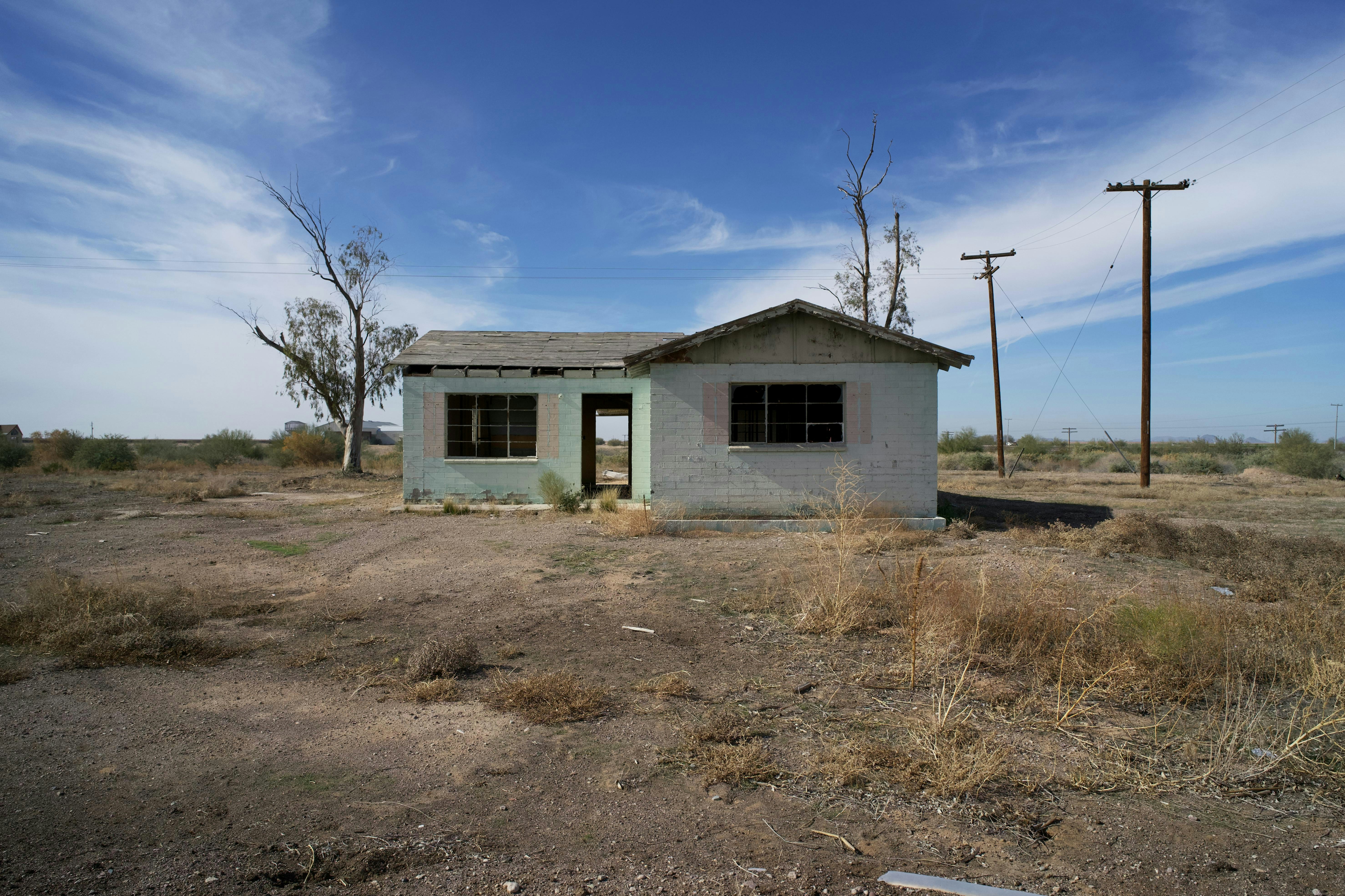 The completed modern farmhouse exterior