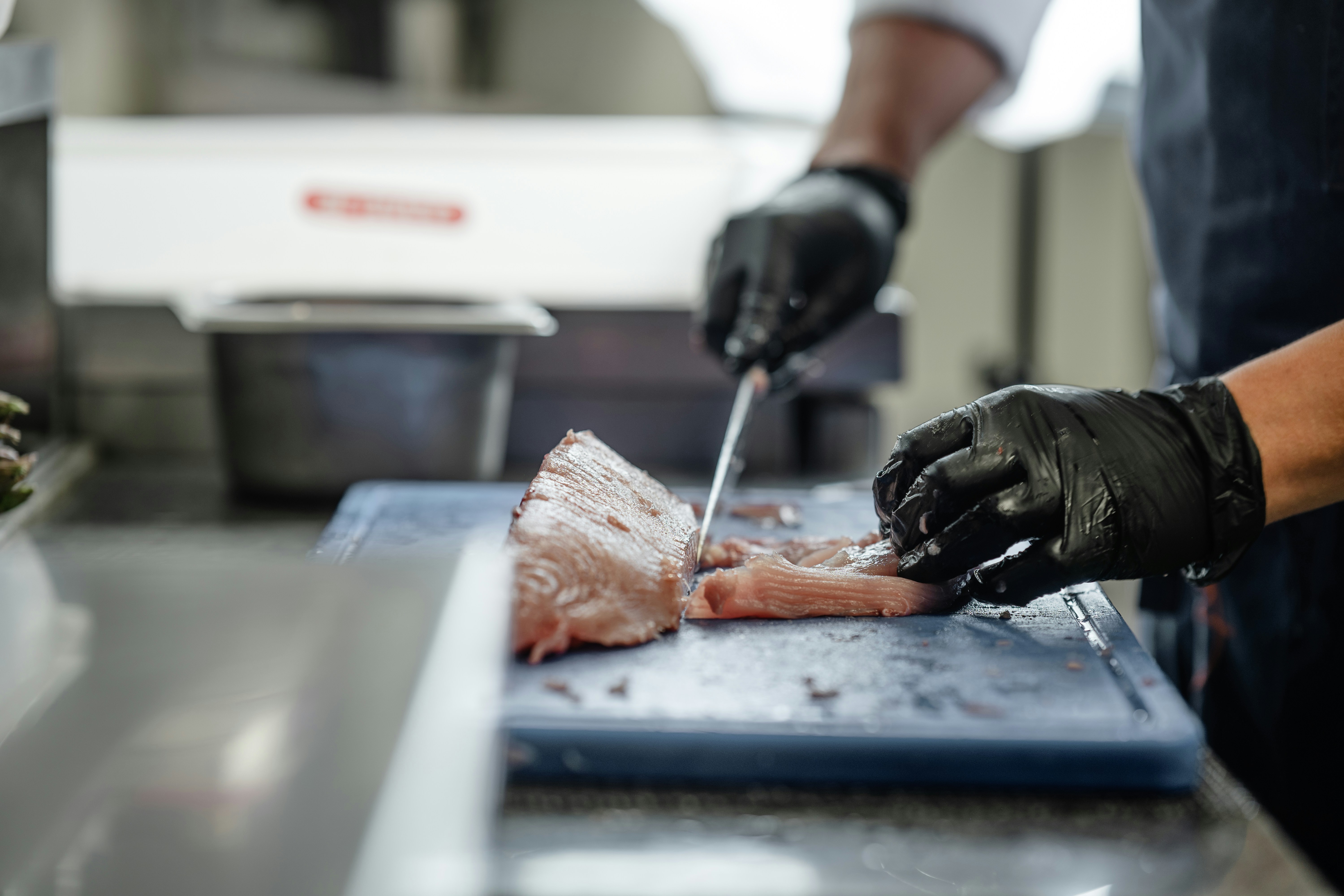 “칼퇴를 부르는 허리 건강 마법: 5분 만에 통증 뿌리 뽑는 비법 대공개!”