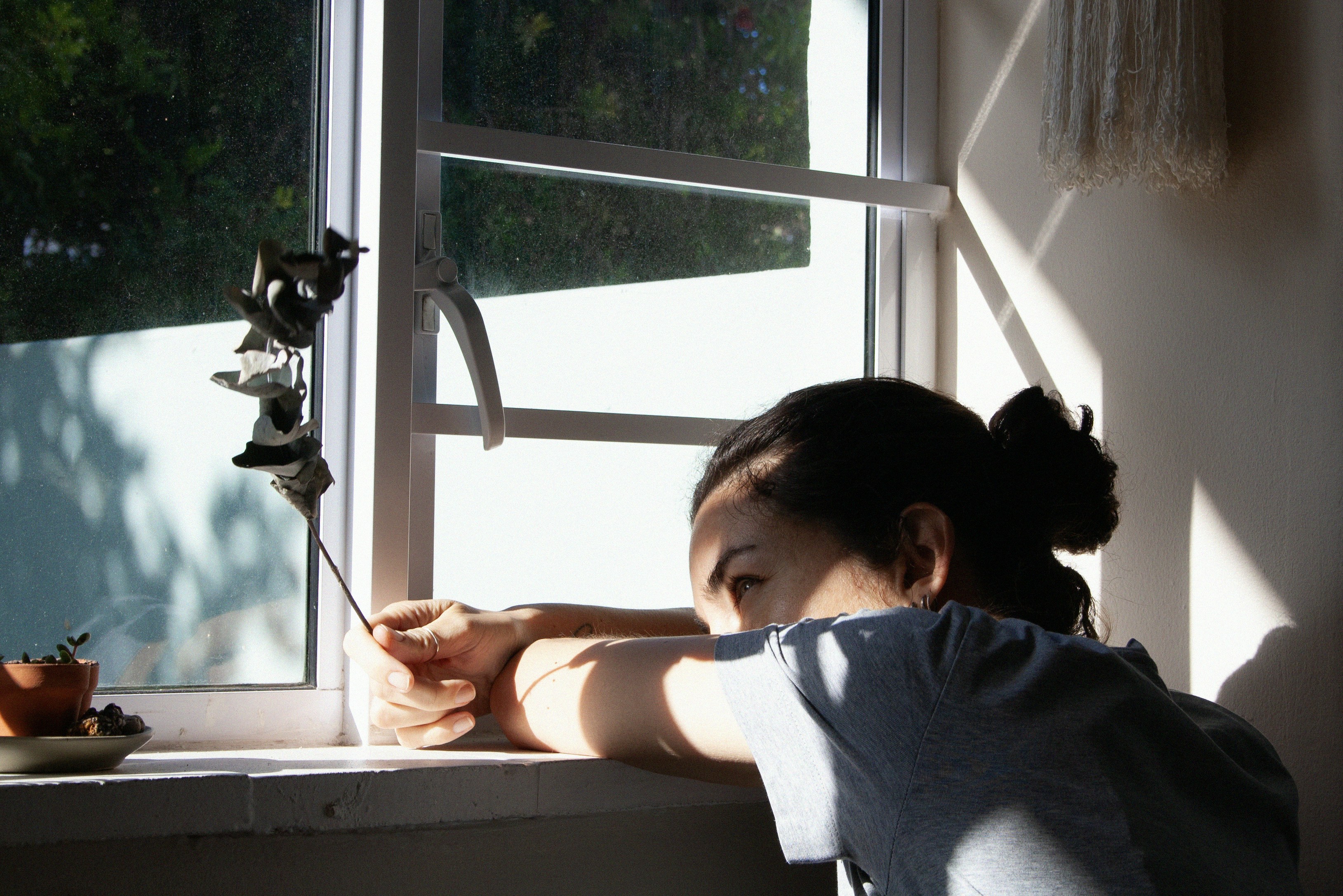 求職形象照拍攝光線技巧：面試照怎麼打光才專業？好人像光型讓你脫穎而出：避免求職形象照的打光陷阱：這些錯誤千萬別犯！