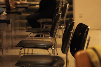 A row of chairs sitting next to each other