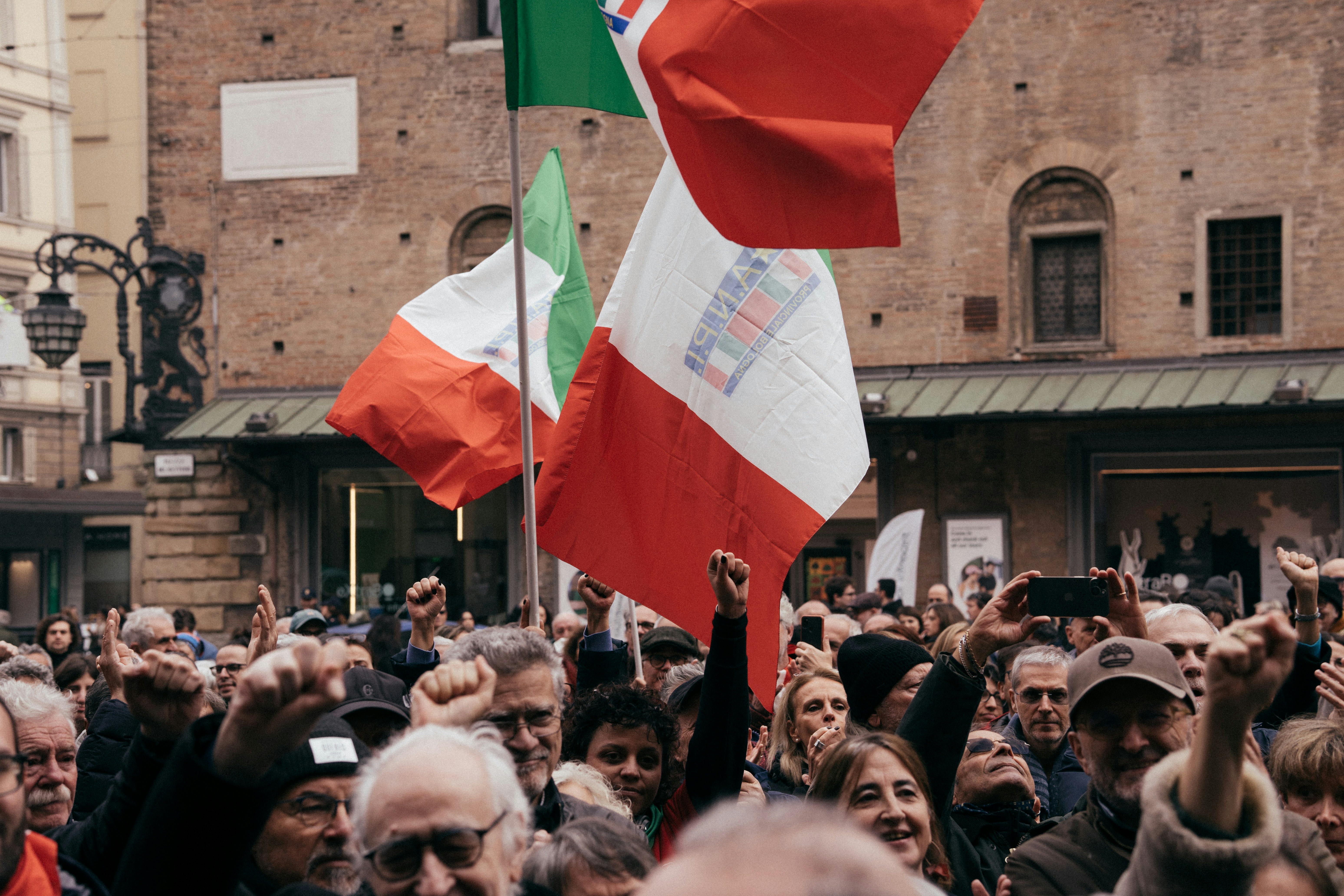 Cittadini al centro: le piattaforme digitali che stanno ridisegnando la democrazia locale in Italia