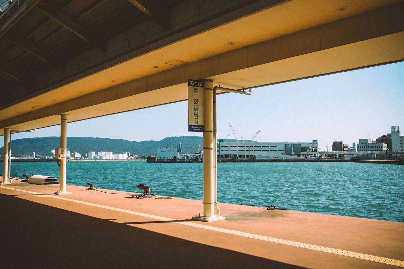 高松の港と海辺の風景