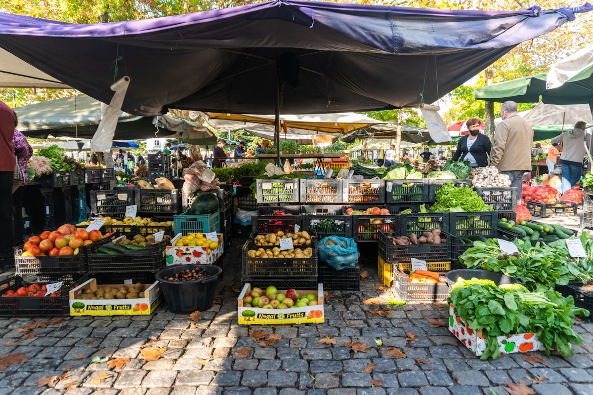 Market tezgahı ve ürünler