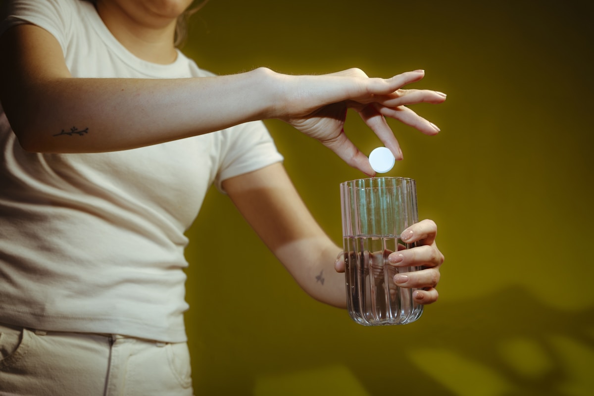 Astuce de la cuillère, de la paille et de la lotion pour le bas