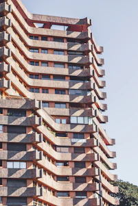 A very tall building with a lot of windows