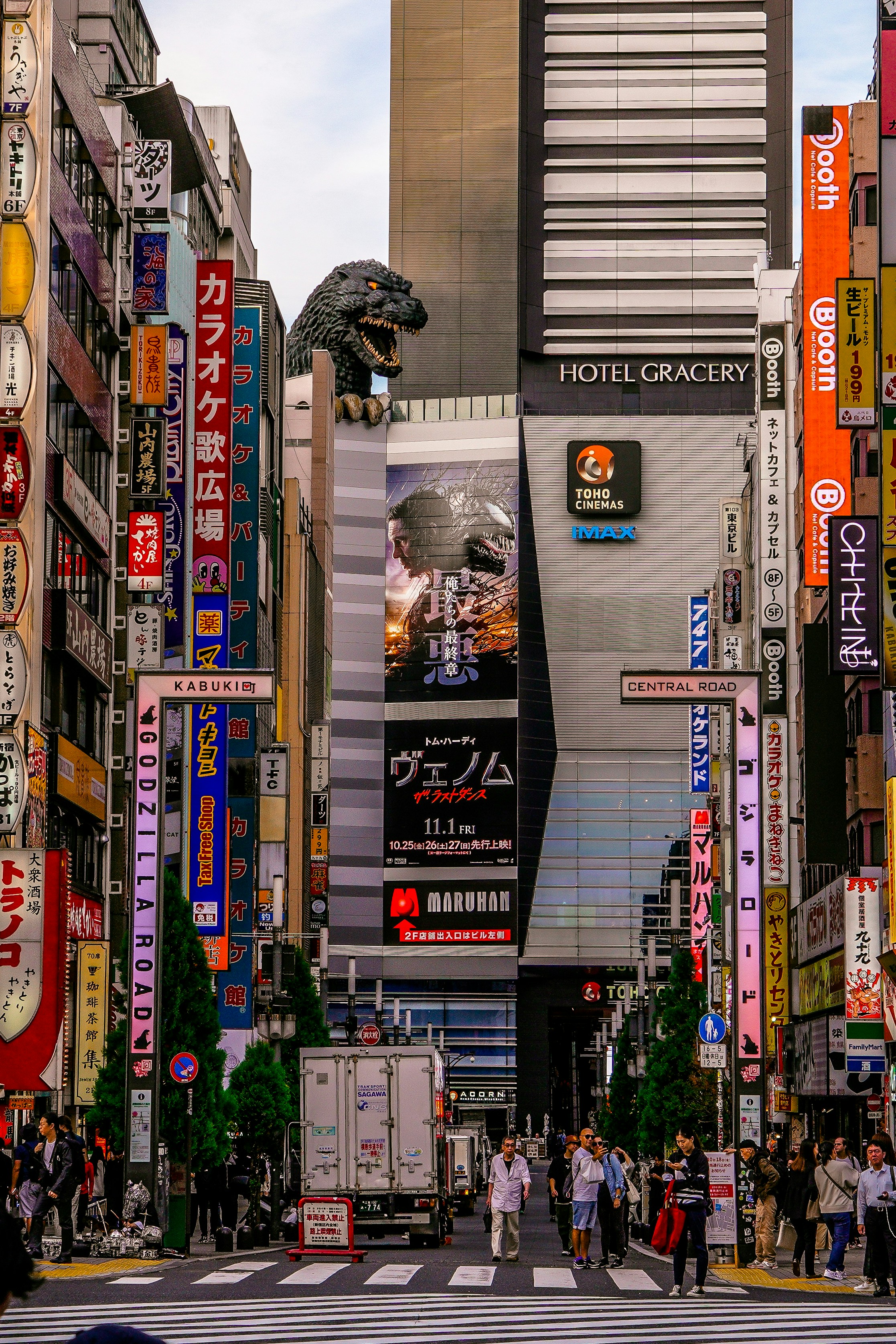 Godzilla looking down on Shinjuku street