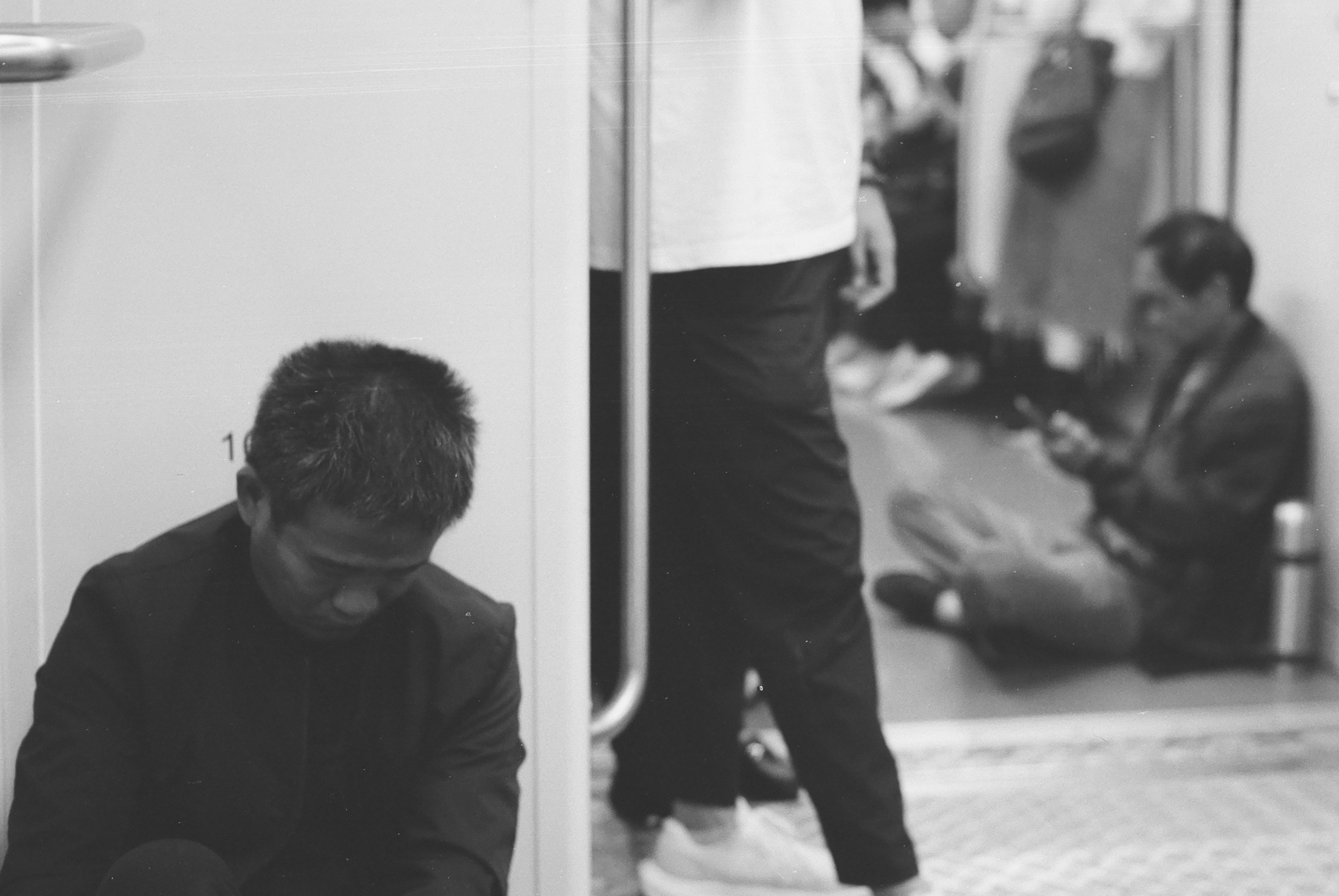 US Services Sector Growth Accelerates, Price Pressures Ease Sharply