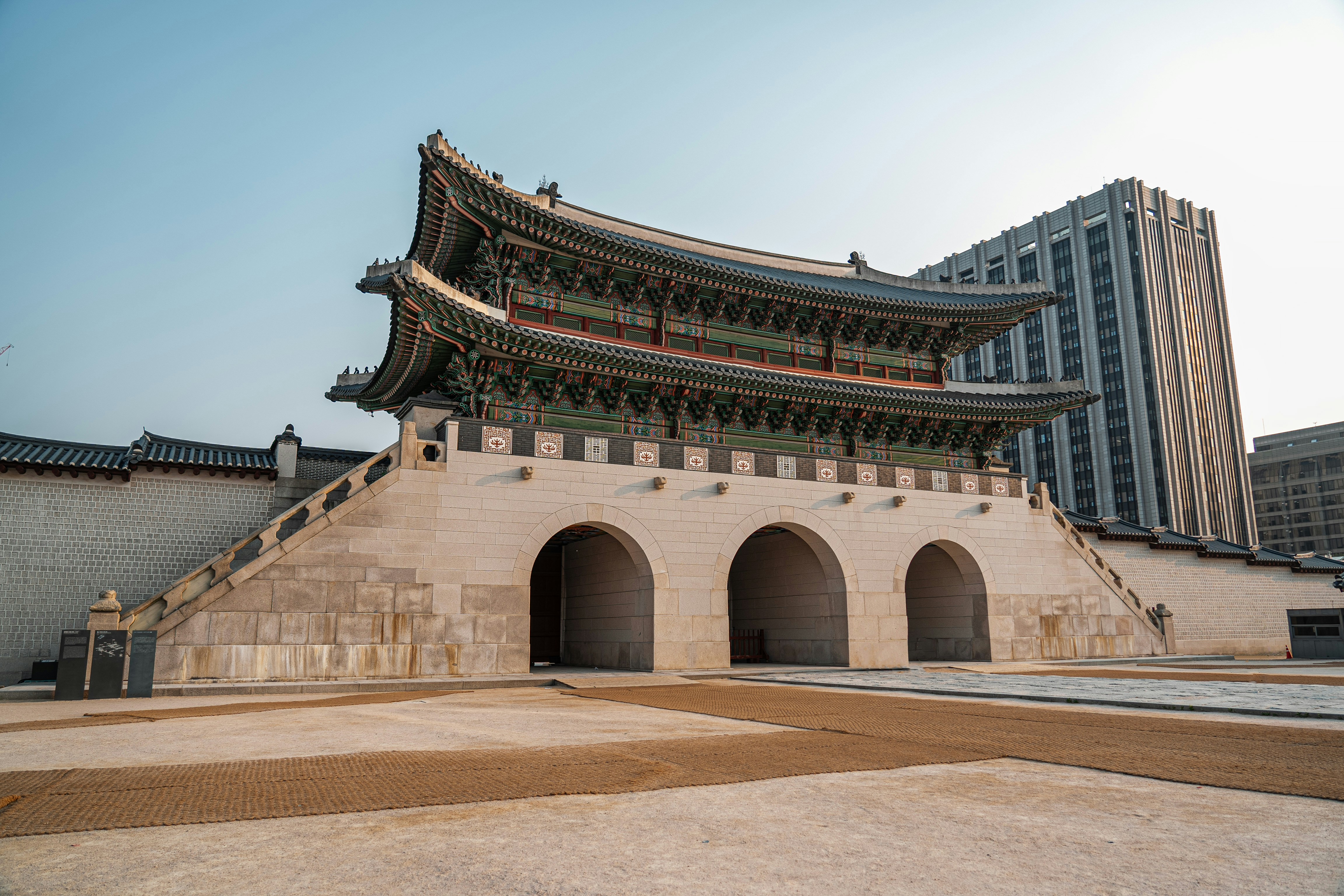 A very tall building sitting in the middle of a courtyard