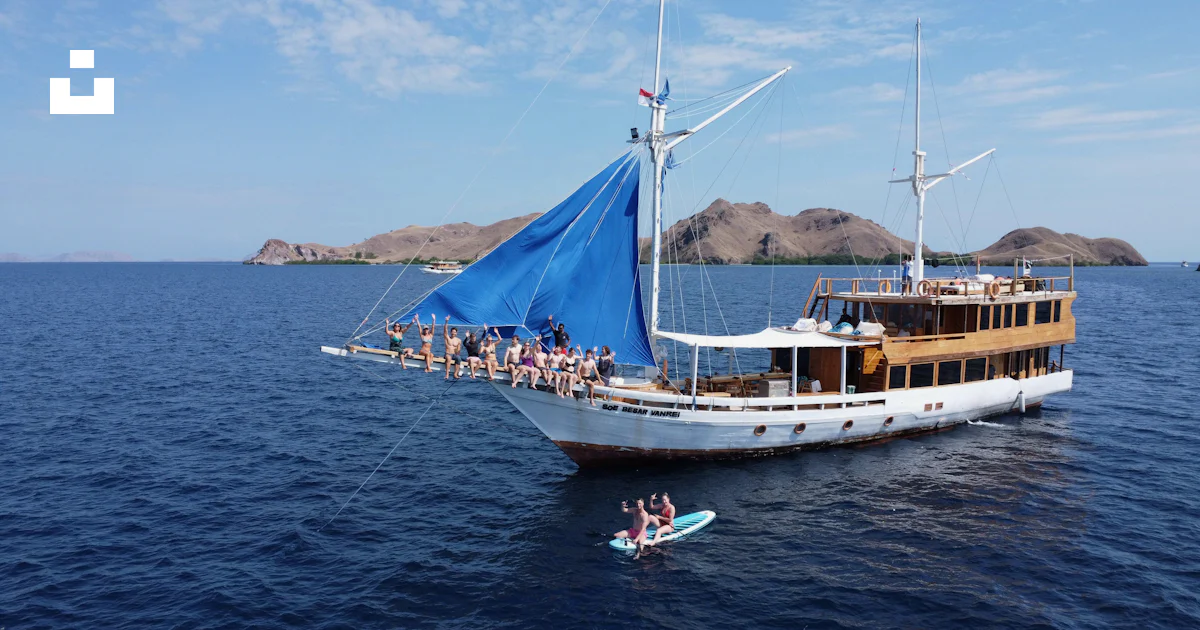 A group of people riding on the back of a boat photo – Free Labuan bajo ...