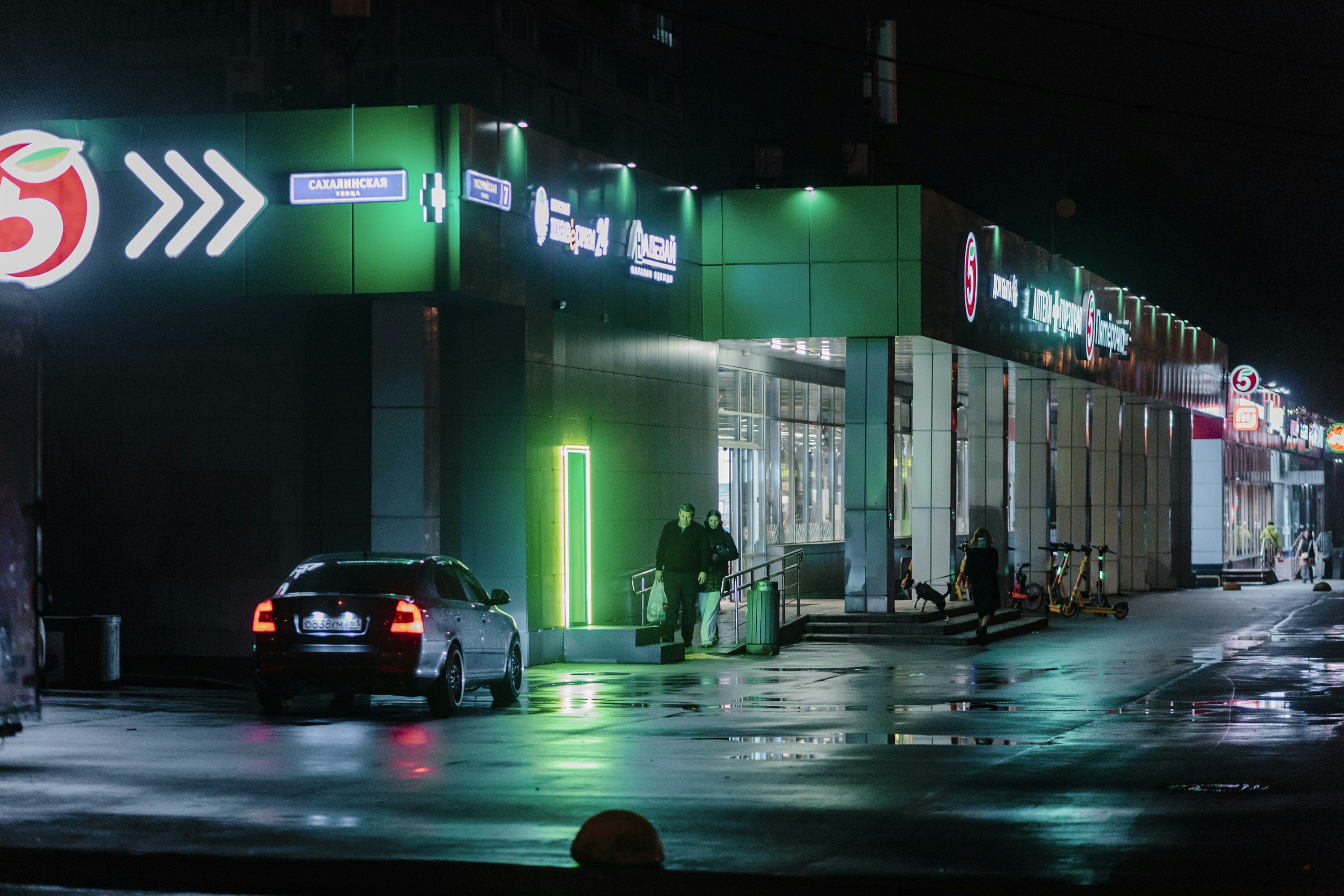 Electric Cars in the US in 2025: Market, Costs, Charging & Buying Tips