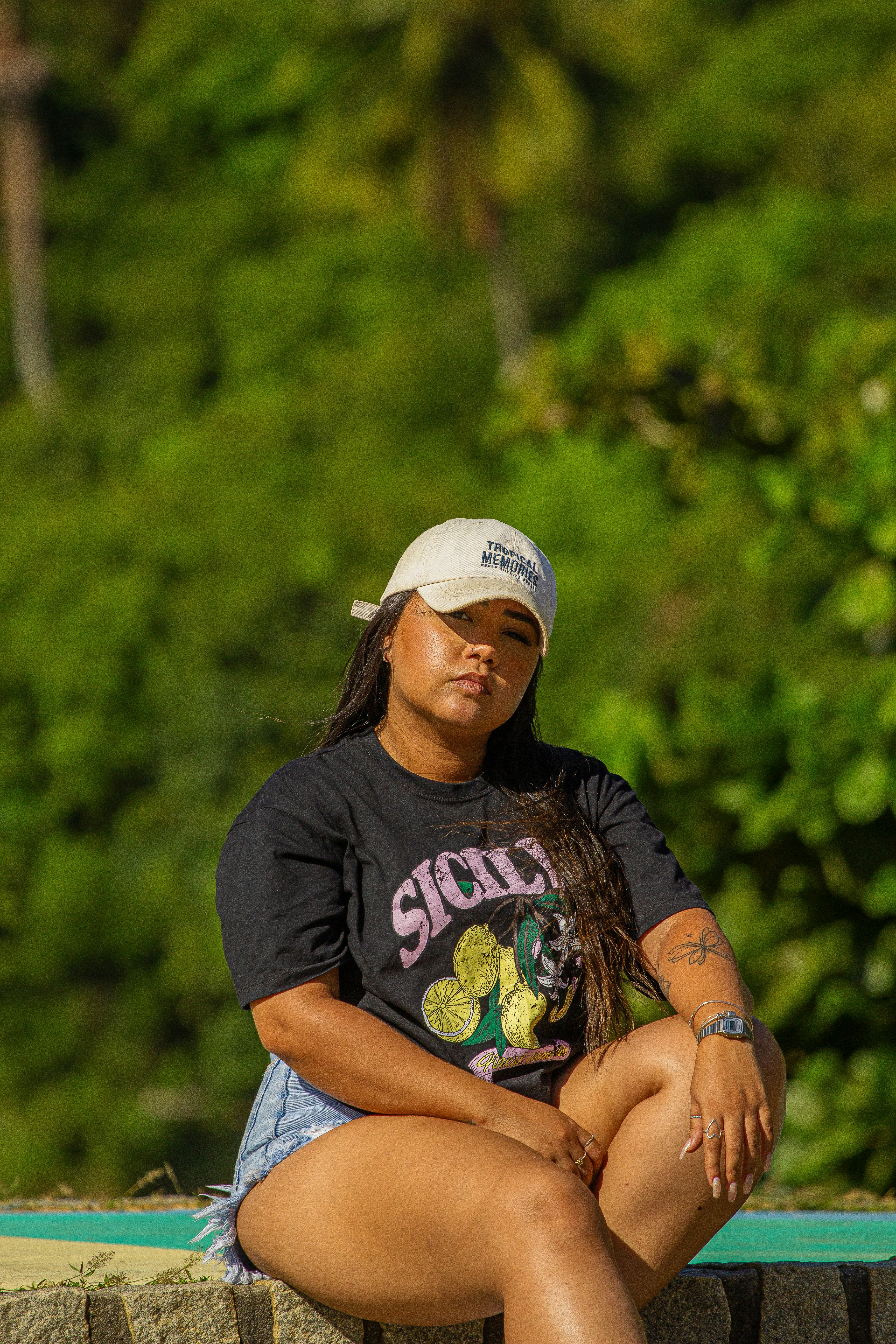 A woman sitting on top of a wooden bench