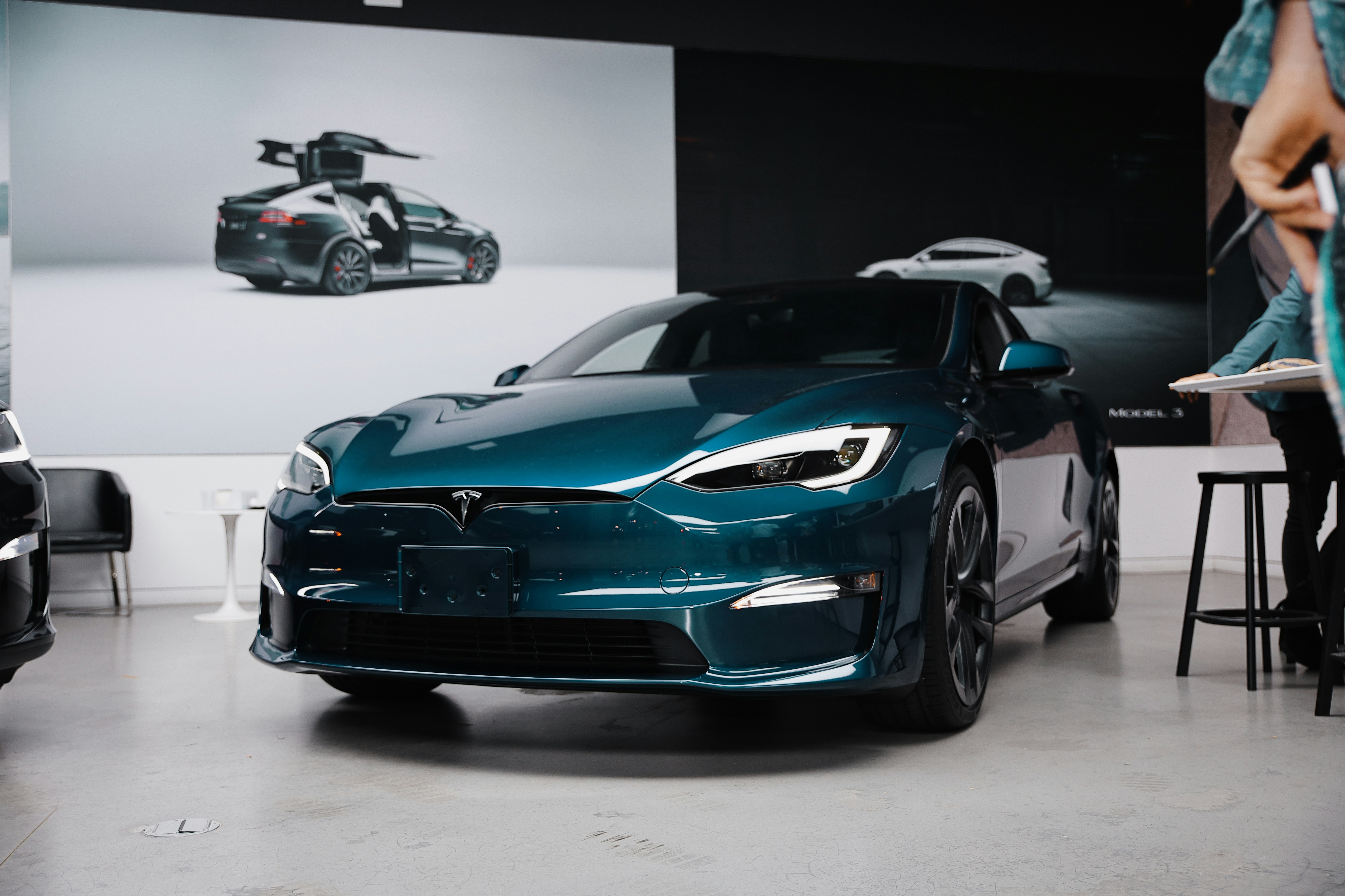 Tesla’s “Standard” Play: Cheaper Model Y and Model 3 Arrive as EV Discounts Vanish