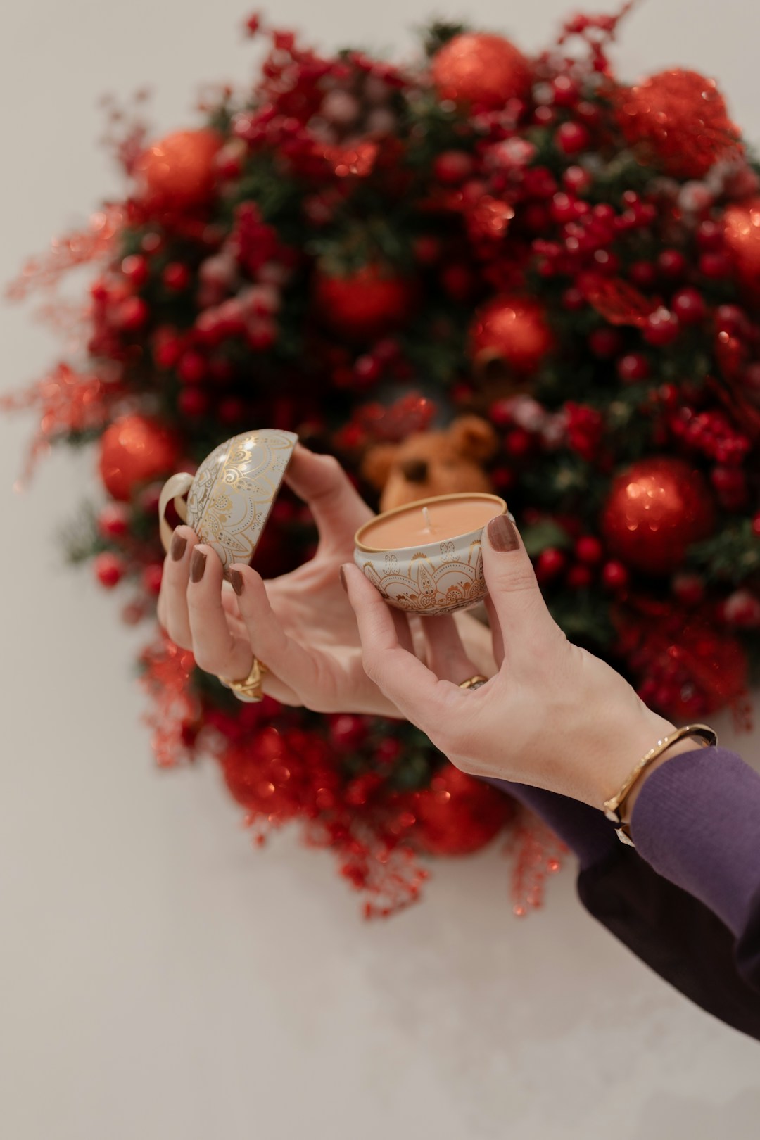 Elegant burgundy manicure for the Christmas season