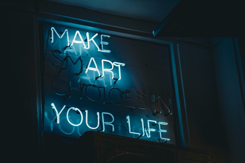 A neon sign that says make art your life